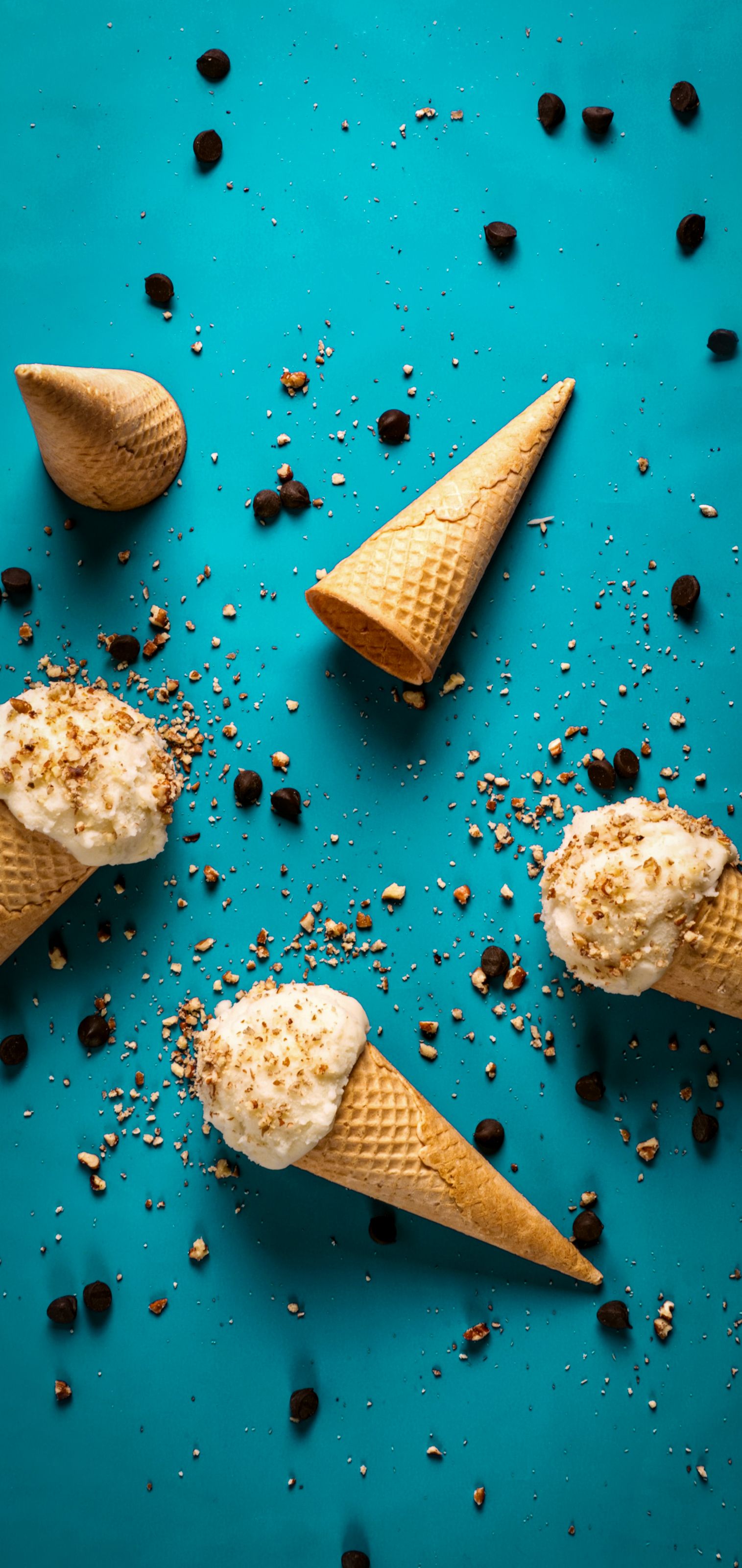 Eiswaffeln, Kaffeebohnen, Türkiser Hintergrund, Draufsicht, Sperrbildschirm fürs iPhone