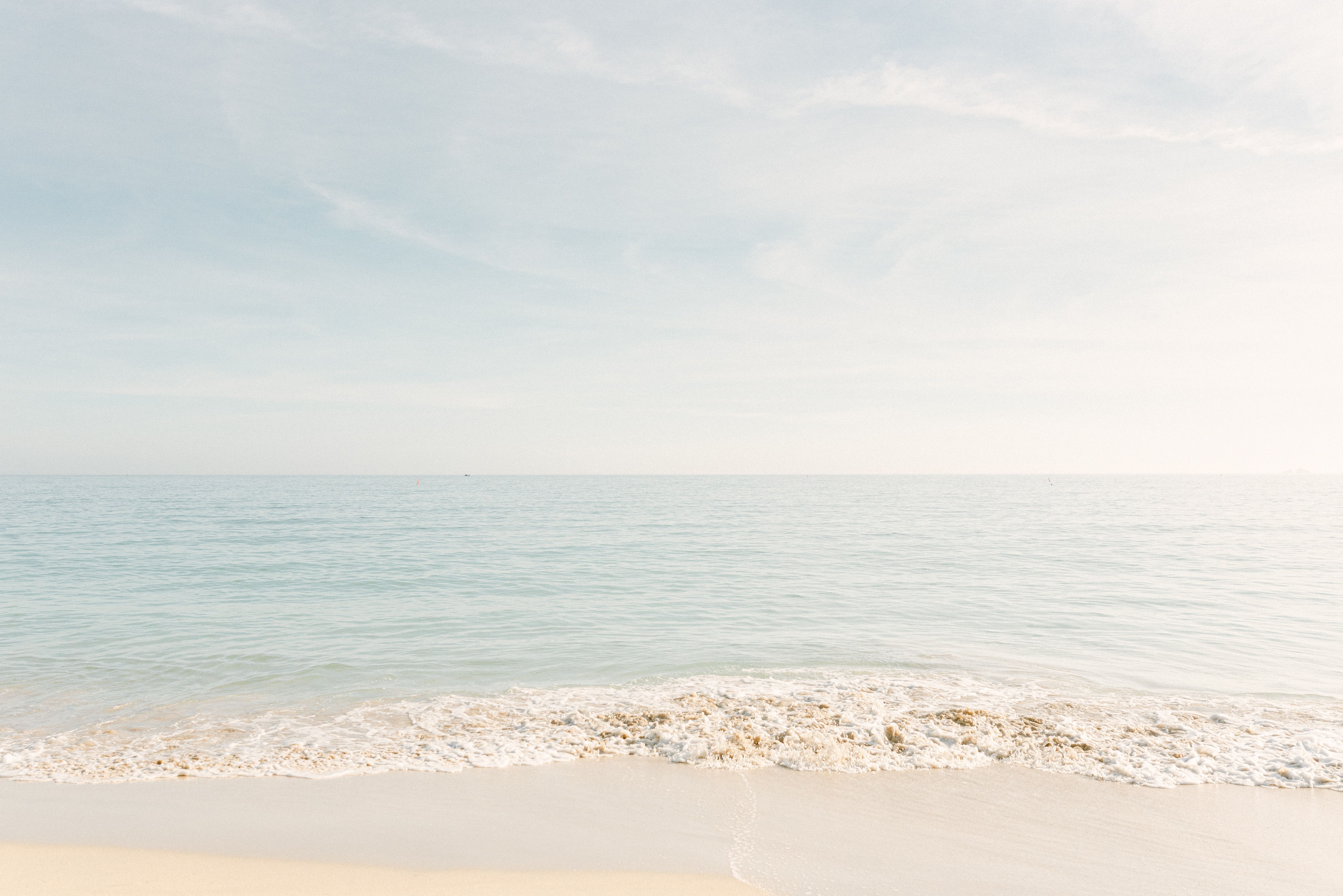 Sandstrand, Meer, Pastell, Weite, Ruhig, 6K, Hintergrund für den Desktop
