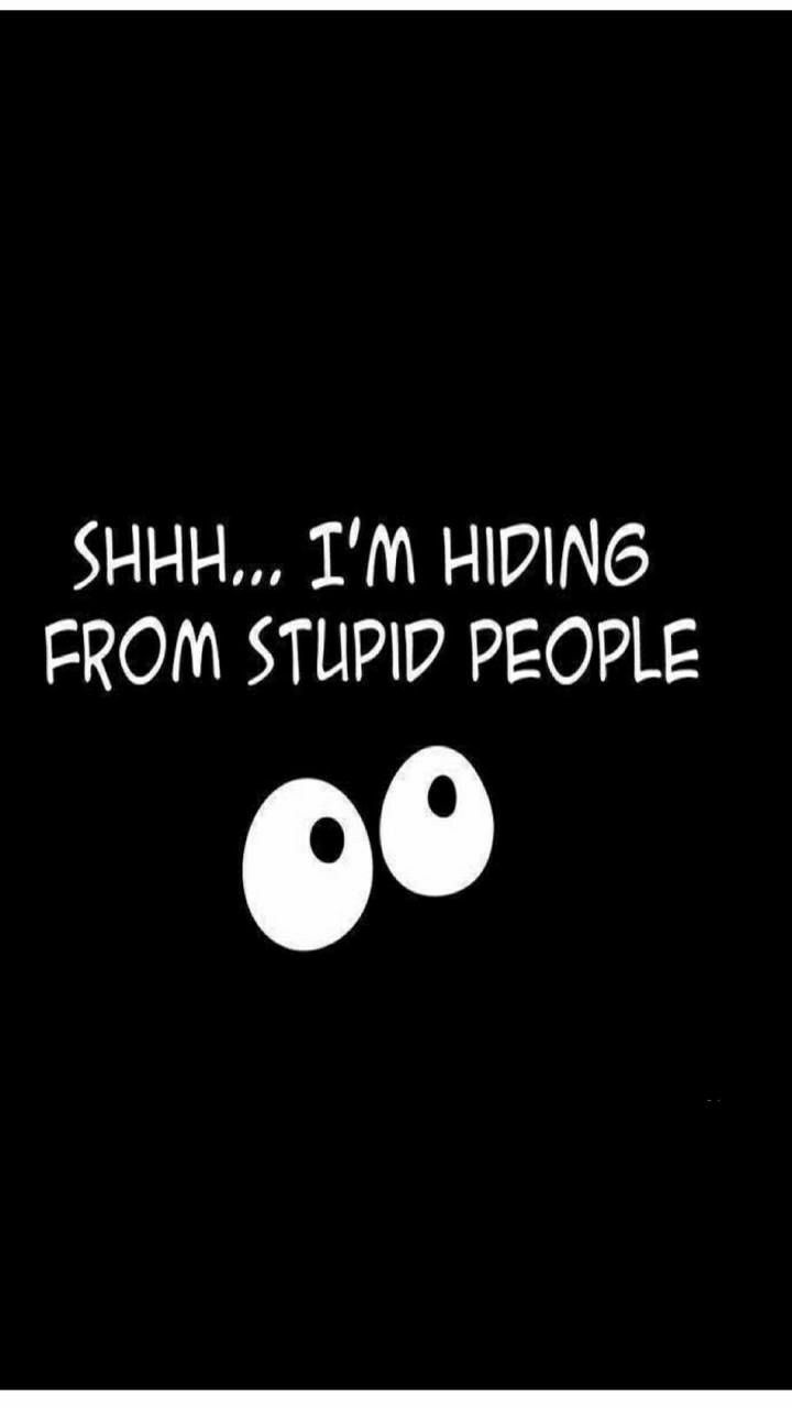 Shhh I'm hiding from stupid people, Augen, Lustiger Spruch, Schwarzer Hintergrund, Sperrbildschirm
