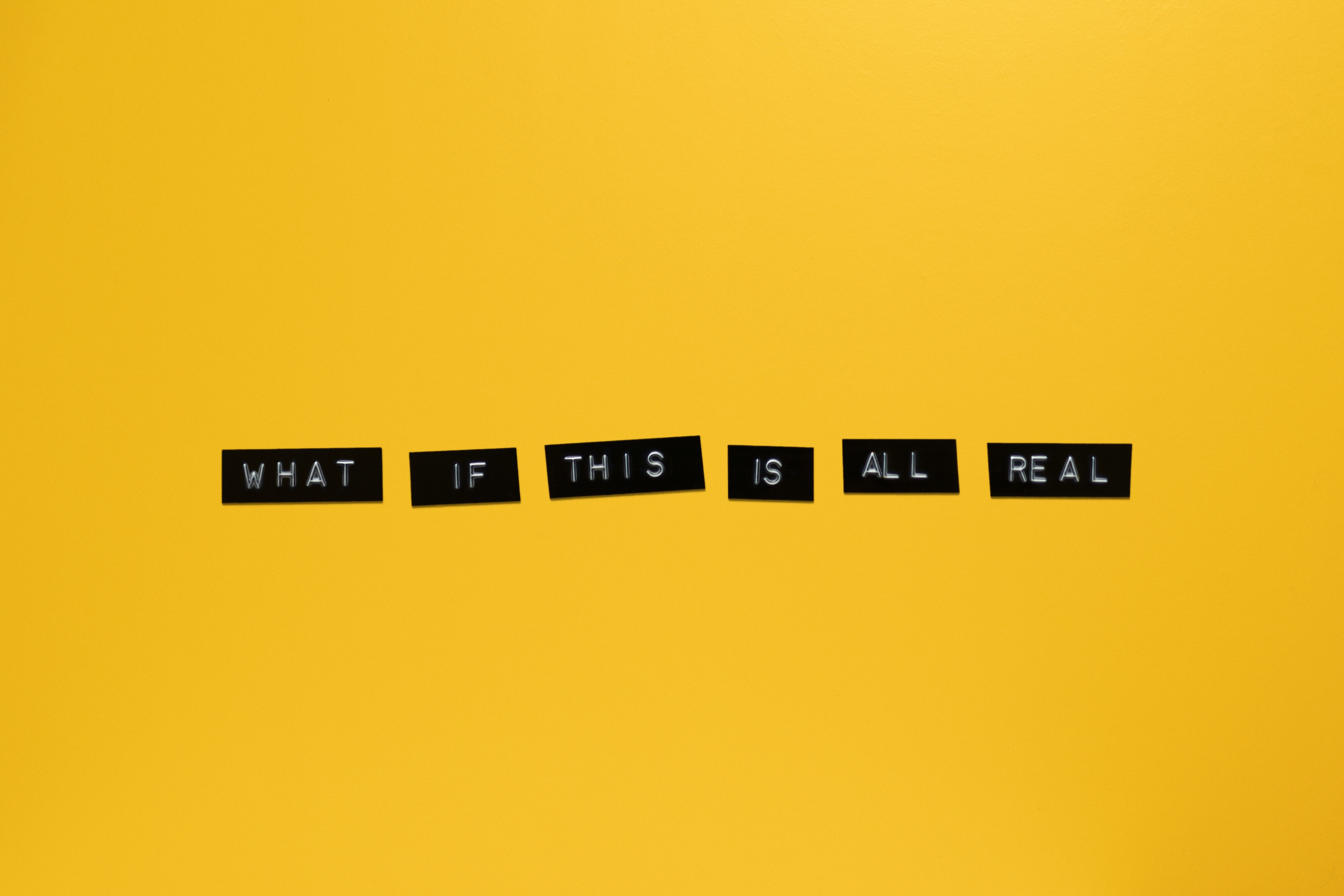 What if this is all real, Etikettenschrift, Gelber Hintergrund, Typografie, 6K Wallpaper