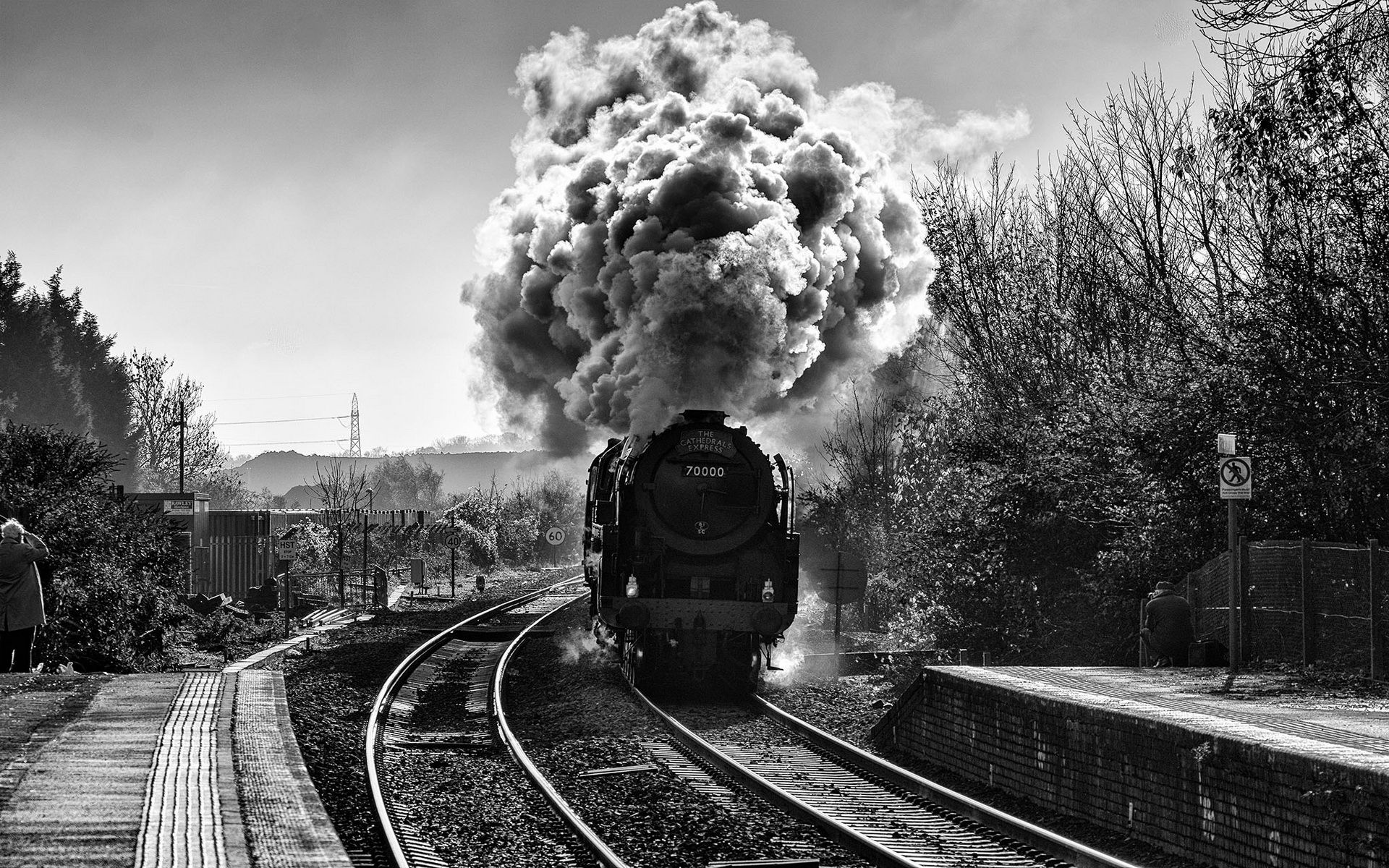 Dampflok, Rauchwolke, Bahnsteig, Schwarz-Weiß, Kurve, Full HD, Desktop-Hintergrund für Windows