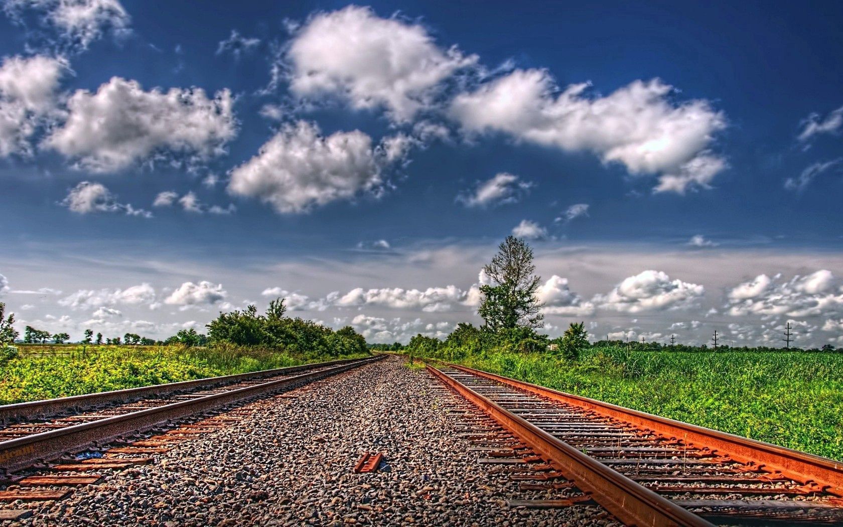 Bahngleise, Schotter, Wolkenhimmel, Felder, Fluchtpunkt, HD, MacBook-Hintergrundbild