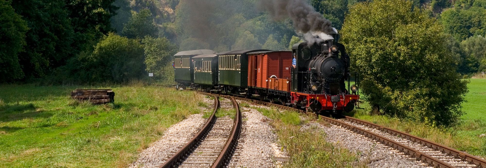 Dampfzug, Güterwagen, Kurve, Wiese, Rauch, Full HD, Desktop-Hintergrund für Windows