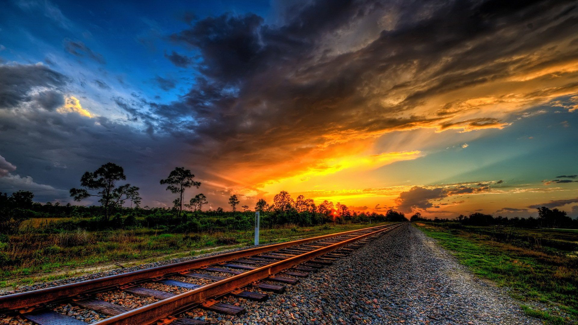 Bahngleise, Sonnenuntergang, Dramatischer Himmel, Weite Landschaft, 1920x1080, PC-Hintergrundbild