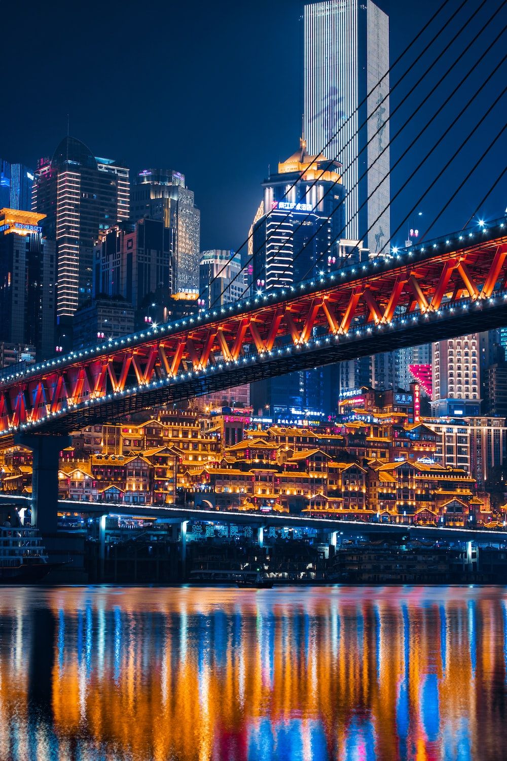 Brücke, Skyline, Nachtstadt, Wolkenkratzer, Lichter, Fluss, Hintergrundbild fürs Handy