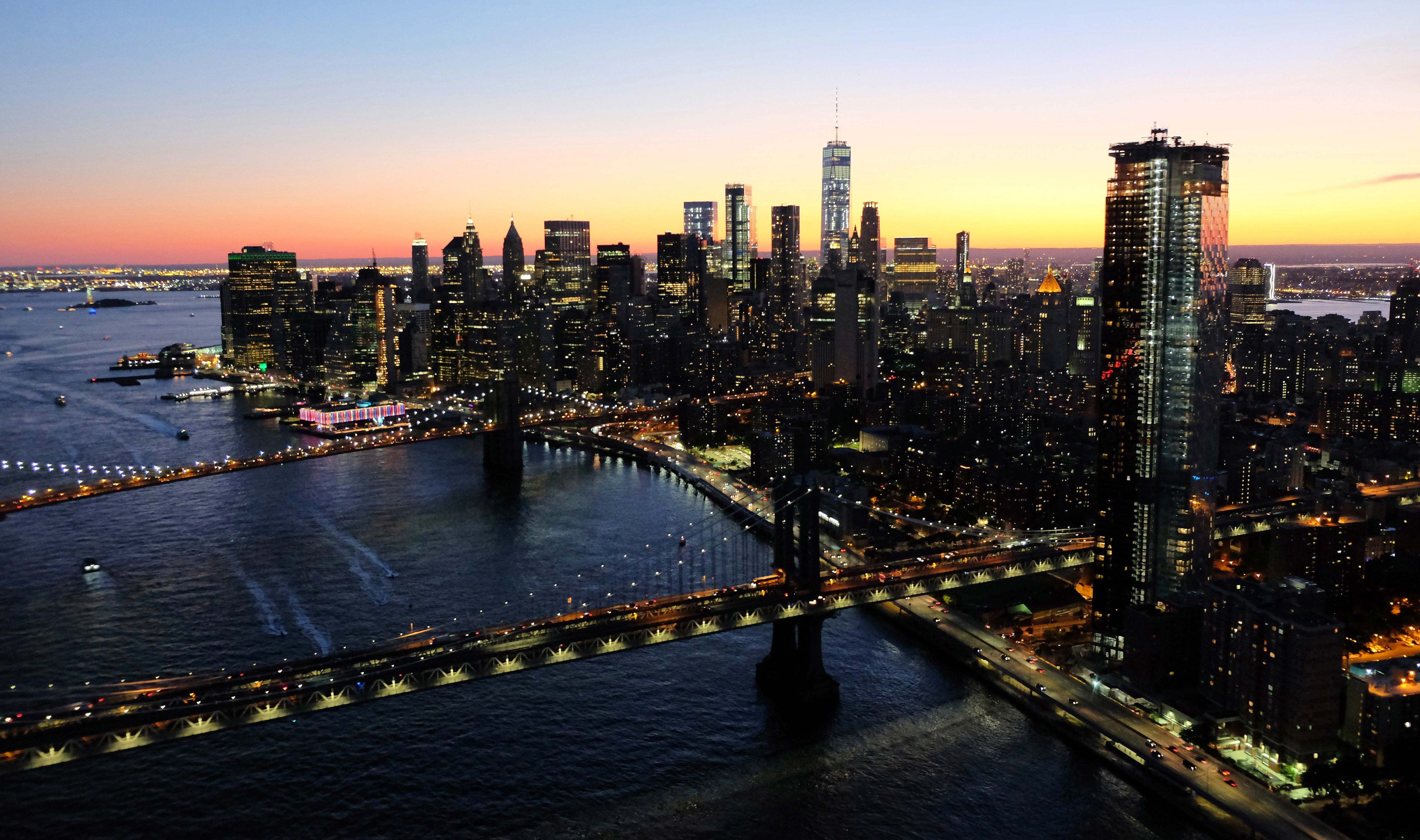 New York City, Manhattan, Brooklyn Bridge, Skyline, Abenddämmerung, Lichter, Ultra-HD-Hintergrundbild