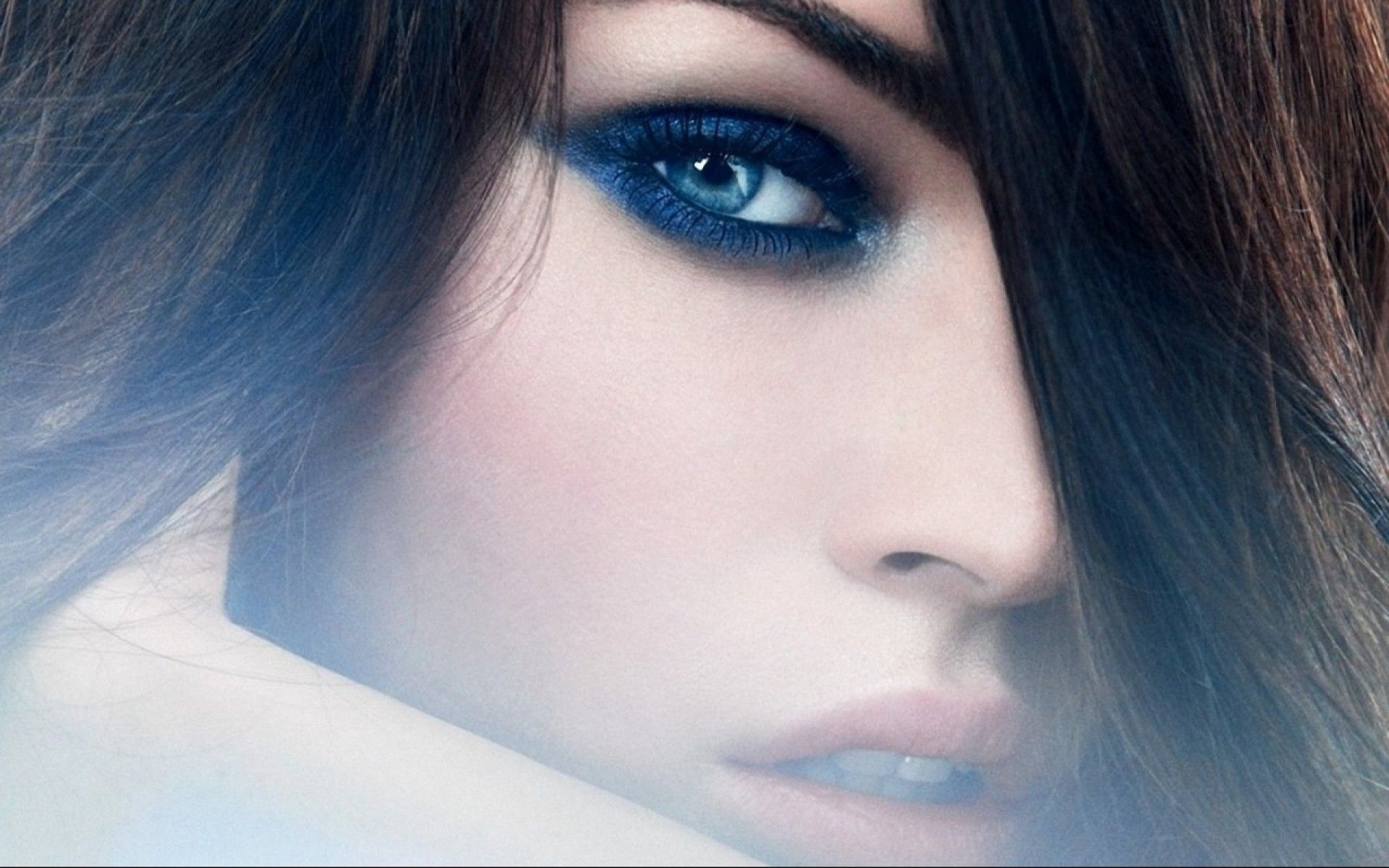 Megan Fox, Blaue Augen, Frauenporträt, Smokey Eyes, Dunkle Haare, Full HD, PC-Hintergrundbild