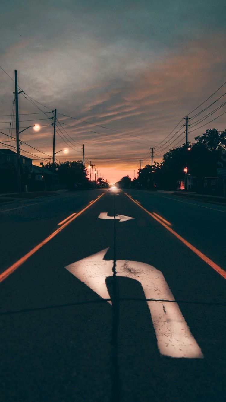 Straße, Pfeil, Fahrbahnmarkierung, Abenddämmerung, Stromleitungen, HD, Handy-Hintergrundbild