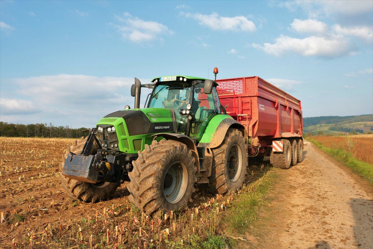 Deutz-Fahr, Traktor, Kipper, Stoppelfeld, Feldweg, Hintergrundbild