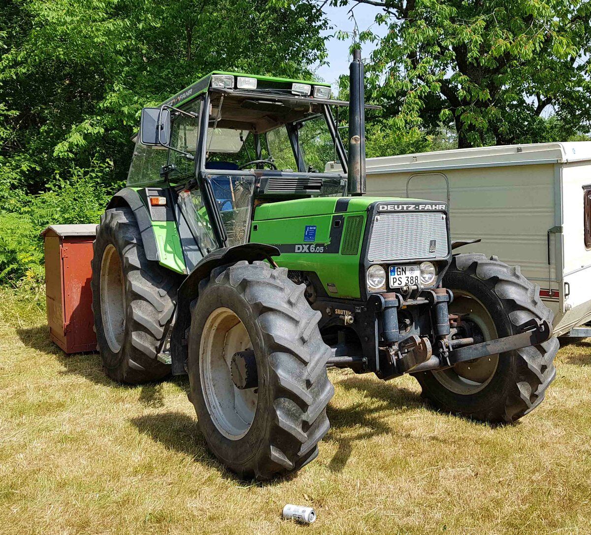 Deutz-Fahr, Traktor, Oldtimer, Garten, Grün, Hintergrundbild für iPad und Tablet