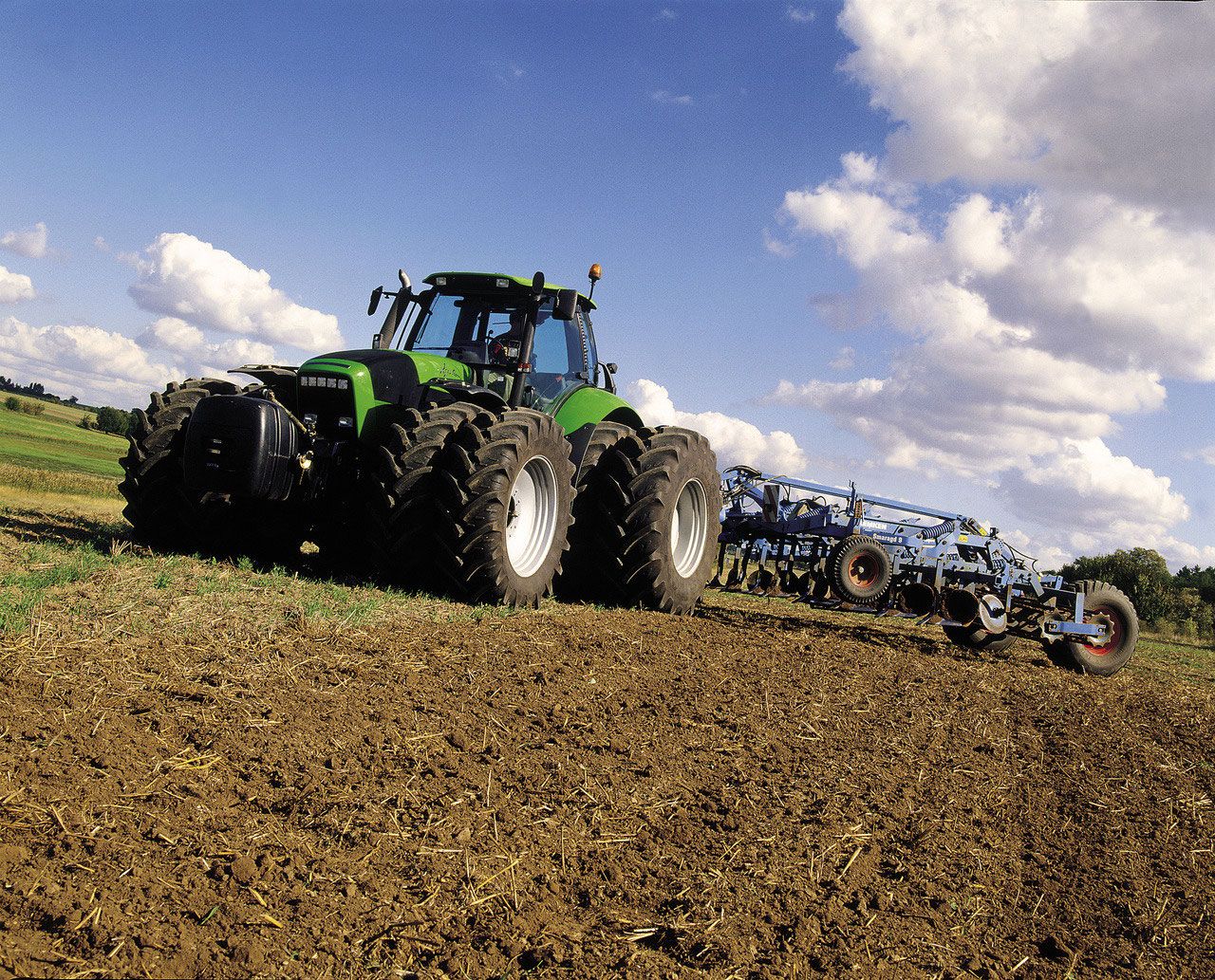 Deutz-Fahr, Traktor, Grubber, Acker, Wolken, HD, Hintergrund für den Desktop