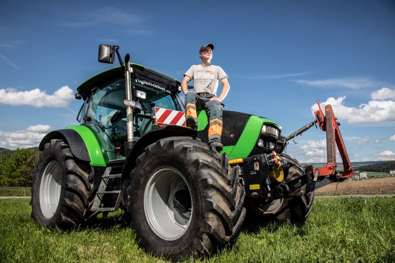 Deutz-Fahr, Traktor, Landwirt, Wiese, Blauer Himmel, HD, Hintergrundbild für den PC