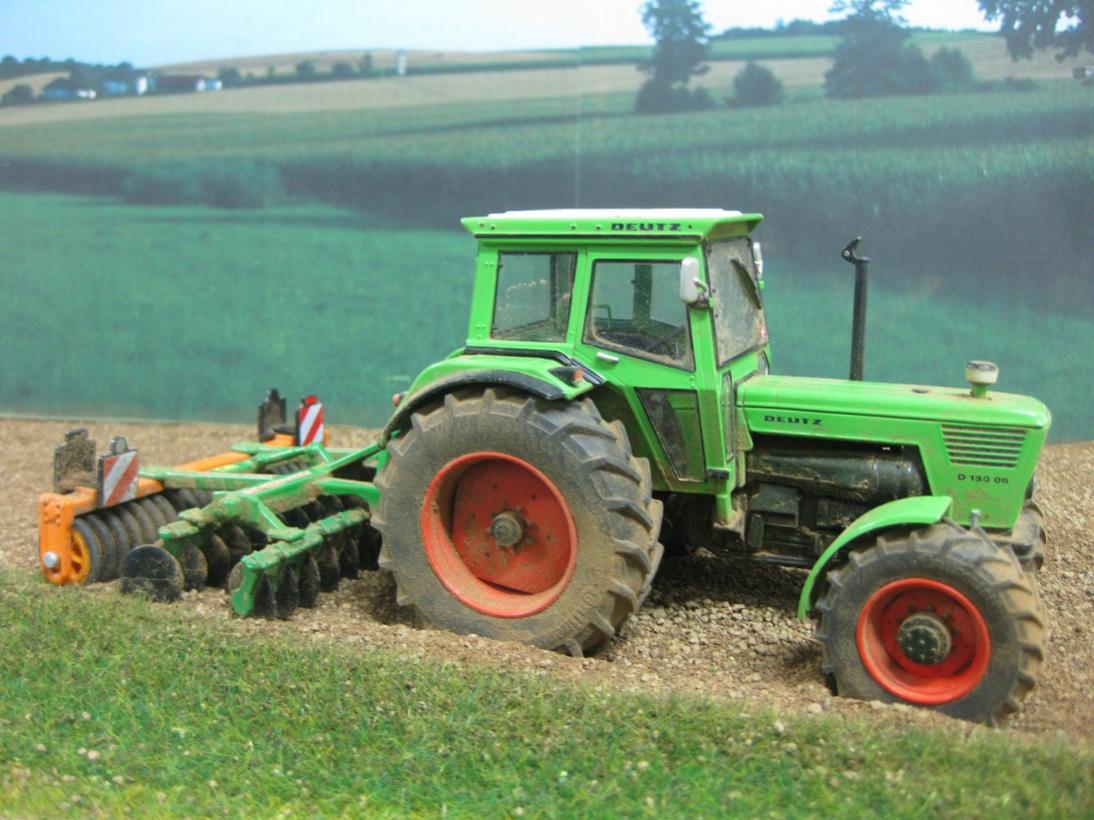 Deutz, Oldtimer-Traktor, Scheibenegge, Rote Felgen, Wiese, Hintergrundbild fürs Tablet