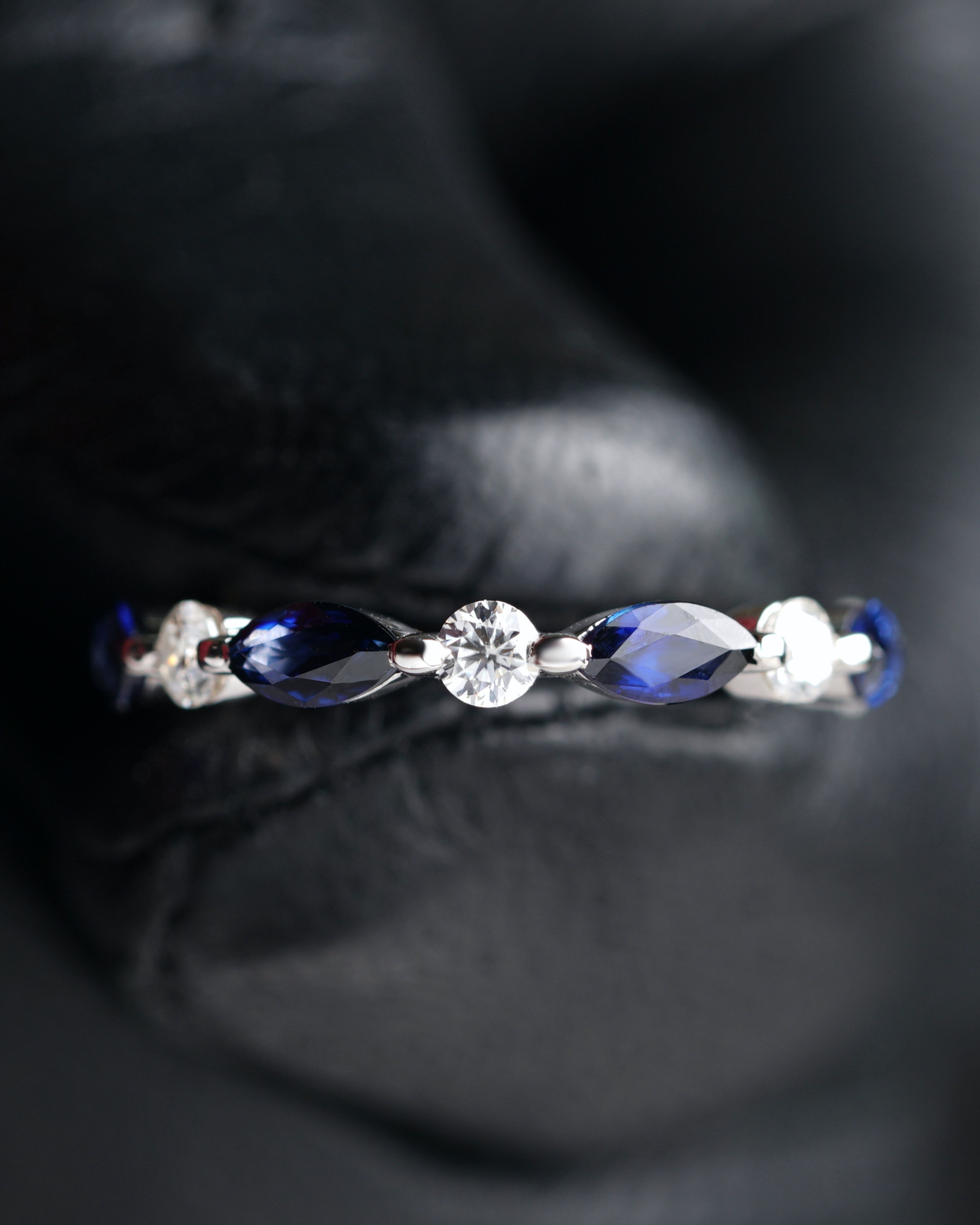 Diamantring, Mund, Schwarzweiß, Lippen, Hochformat, QHD+, Hintergrundbild fürs Tablet