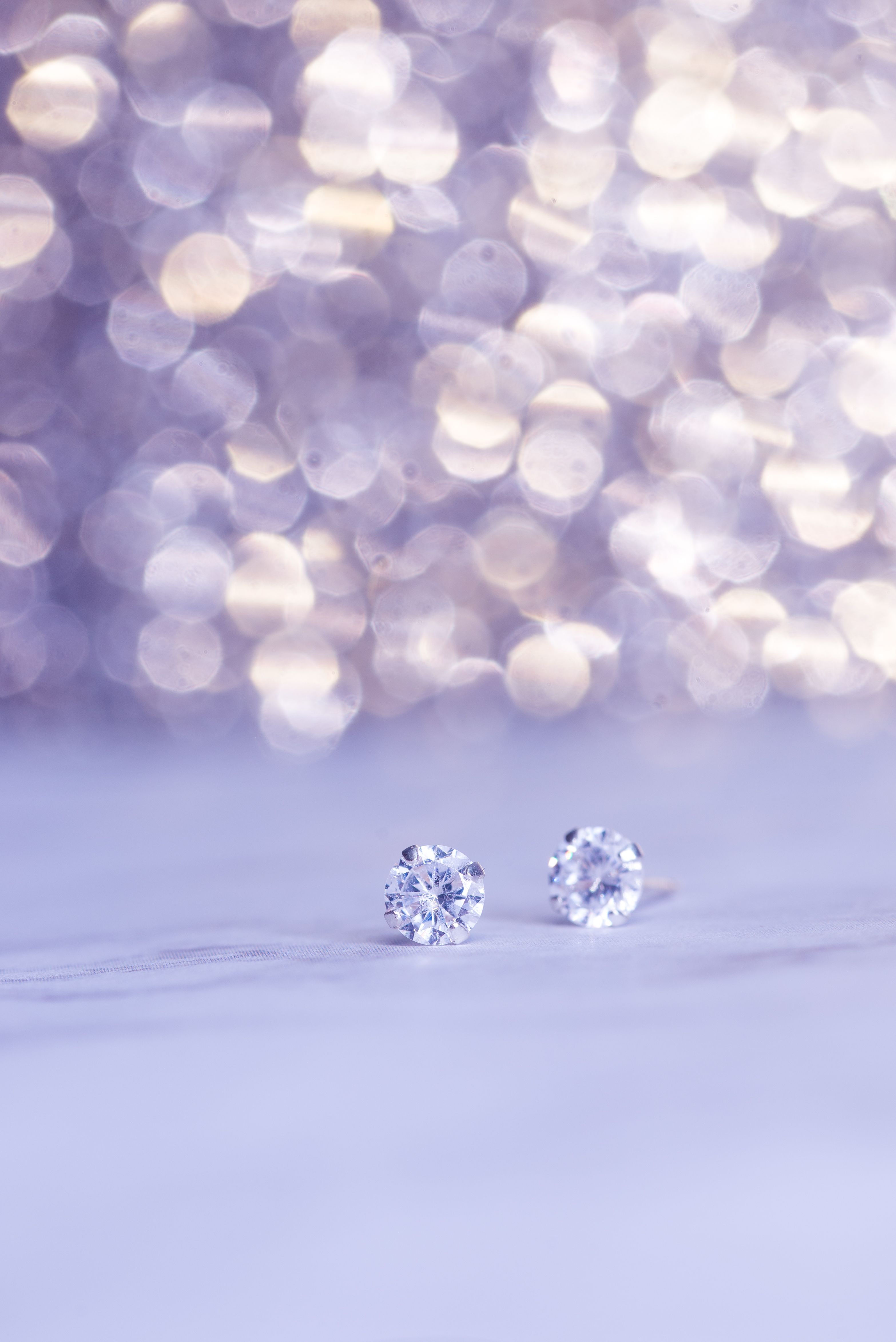 Diamant-Ohrstecker, Bokeh, Lavendel, Schmuck, Hochformat, Hintergrundbild fürs Tablet