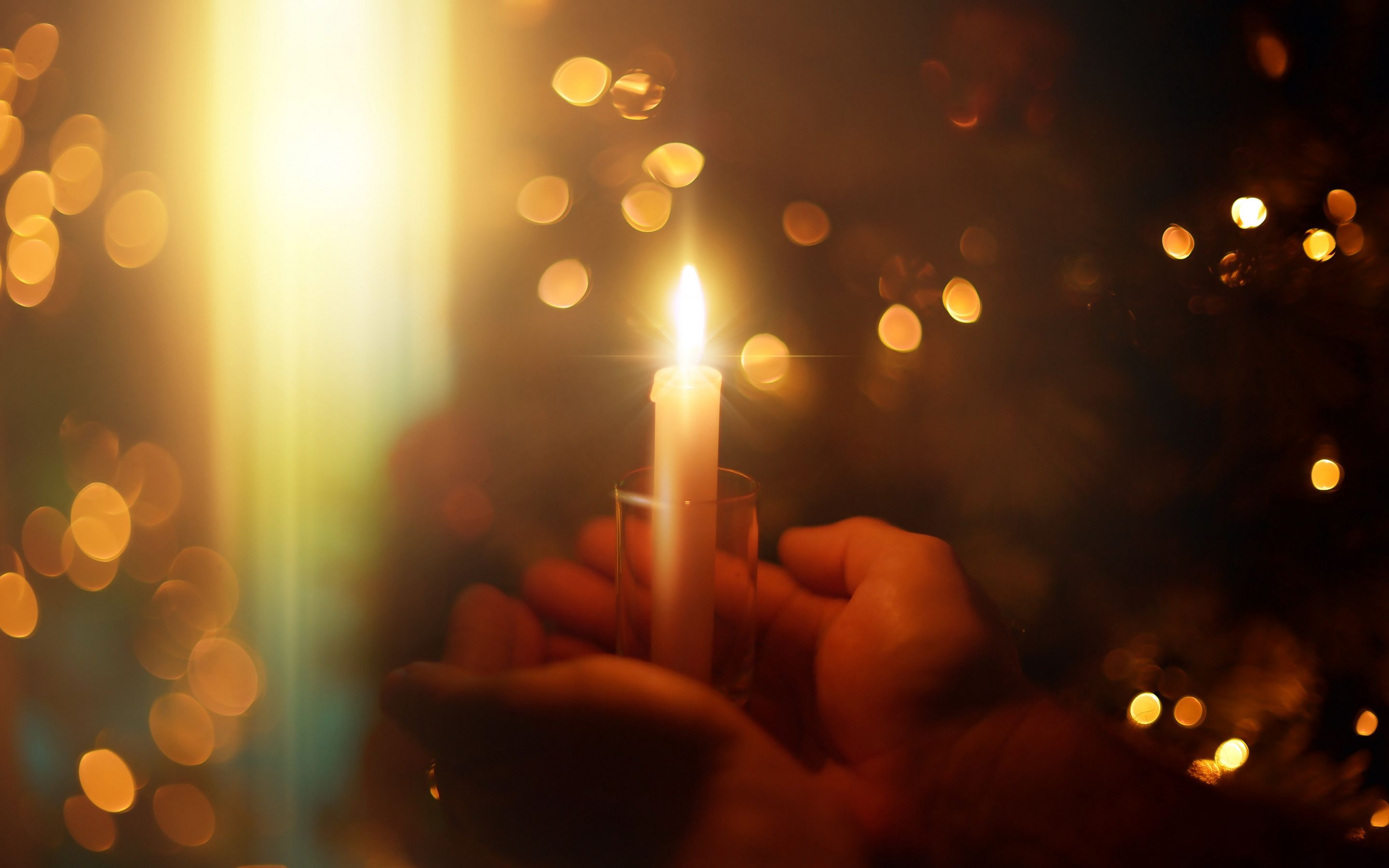 Kerze, Kerzenlicht, Hände, Bokeh, Warmes Licht, 2K, Hintergrund für den Desktop