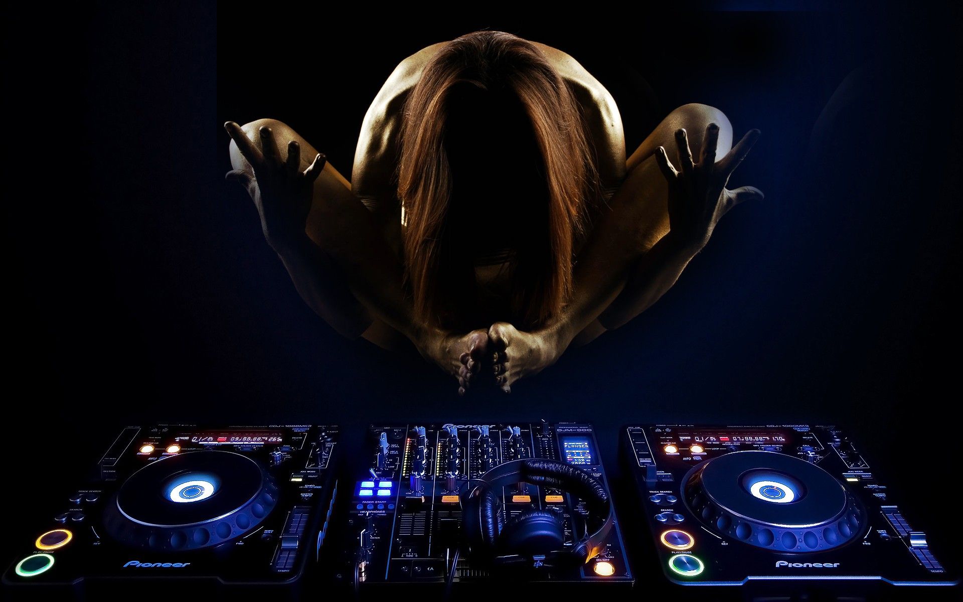 Pioneer, DJ-Pult, Kapuze, Dunkler Hintergrund, Mystisch, Full HD Wallpaper