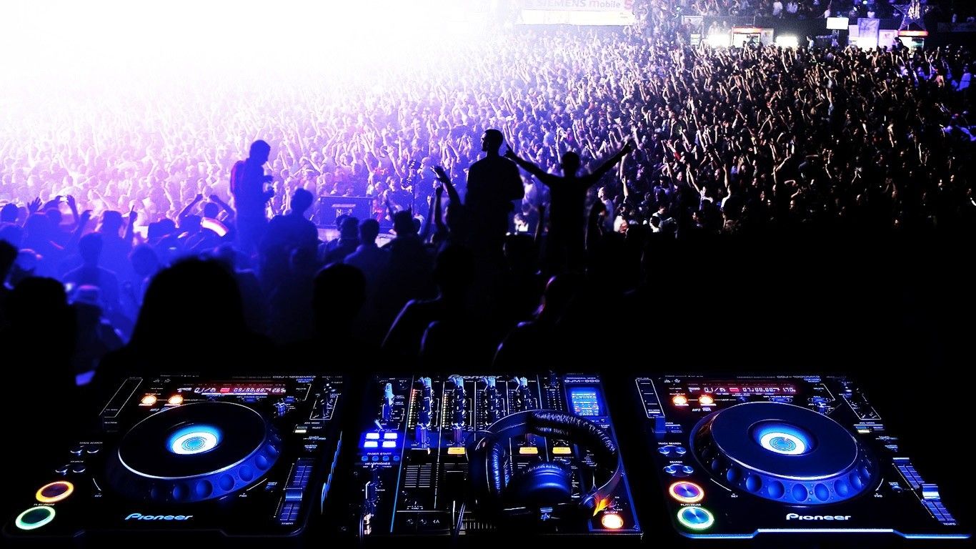 Pioneer, CDJ-Player, Konzertpublikum, Festival, Lila Licht, HD, Laptop-Hintergrundbild
