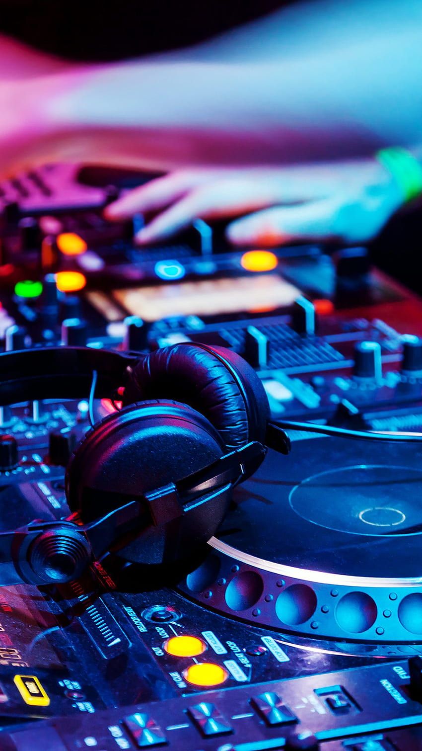DJ-Mixer, Hand, Kopfhörer, Bunte Lichter, Hochformat, HD, Hintergrundbild fürs Handy