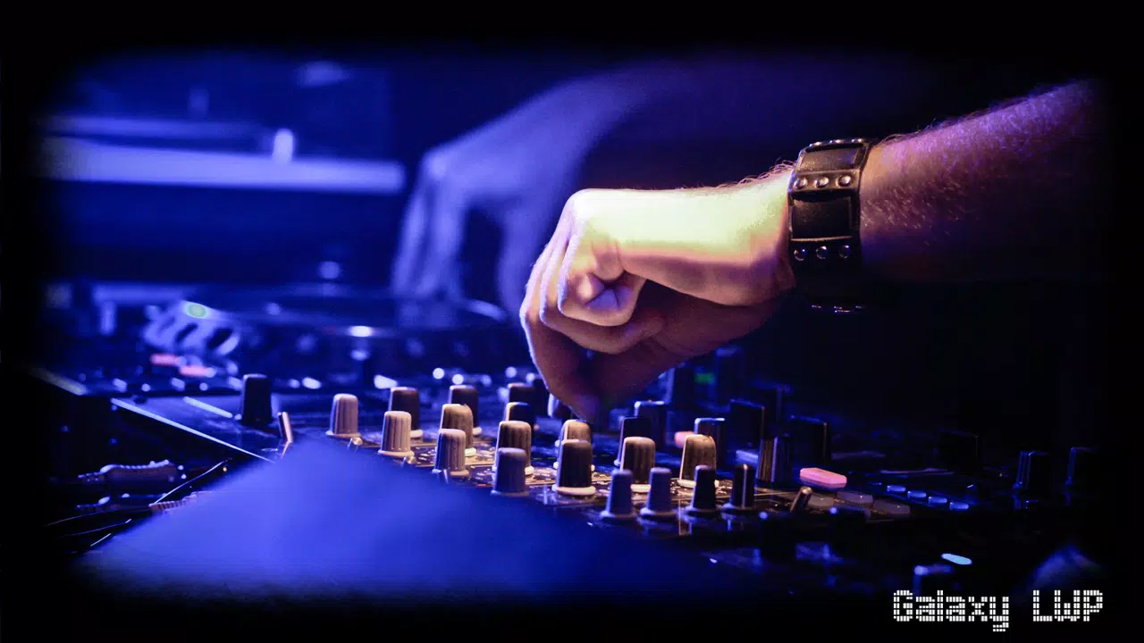 DJ-Mixer, Hand, Armbanduhr, Blaues Licht, Nahaufnahme, HD, Desktop-Hintergrund für Windows