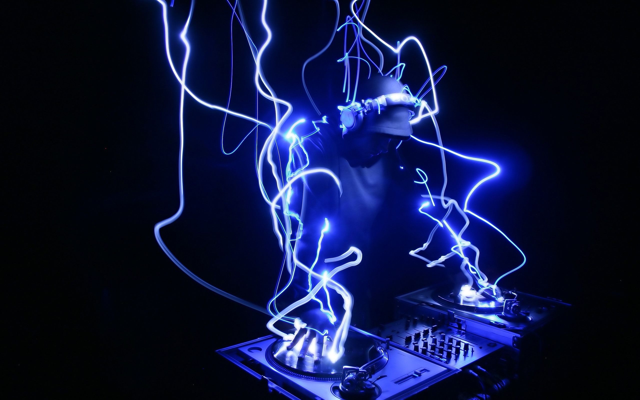 DJ, Blitze, Elektrische Energie, Blau, Lichtmalerei, 2K, Hintergrund für den Desktop