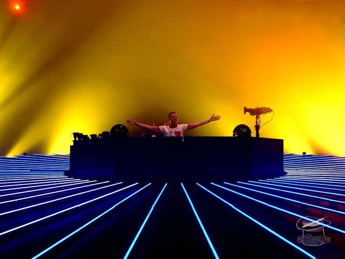 DJ, Bühne, Lichtshow, Laserlinien, Gelbes Licht, Hintergrundbild für iPad und Tablet