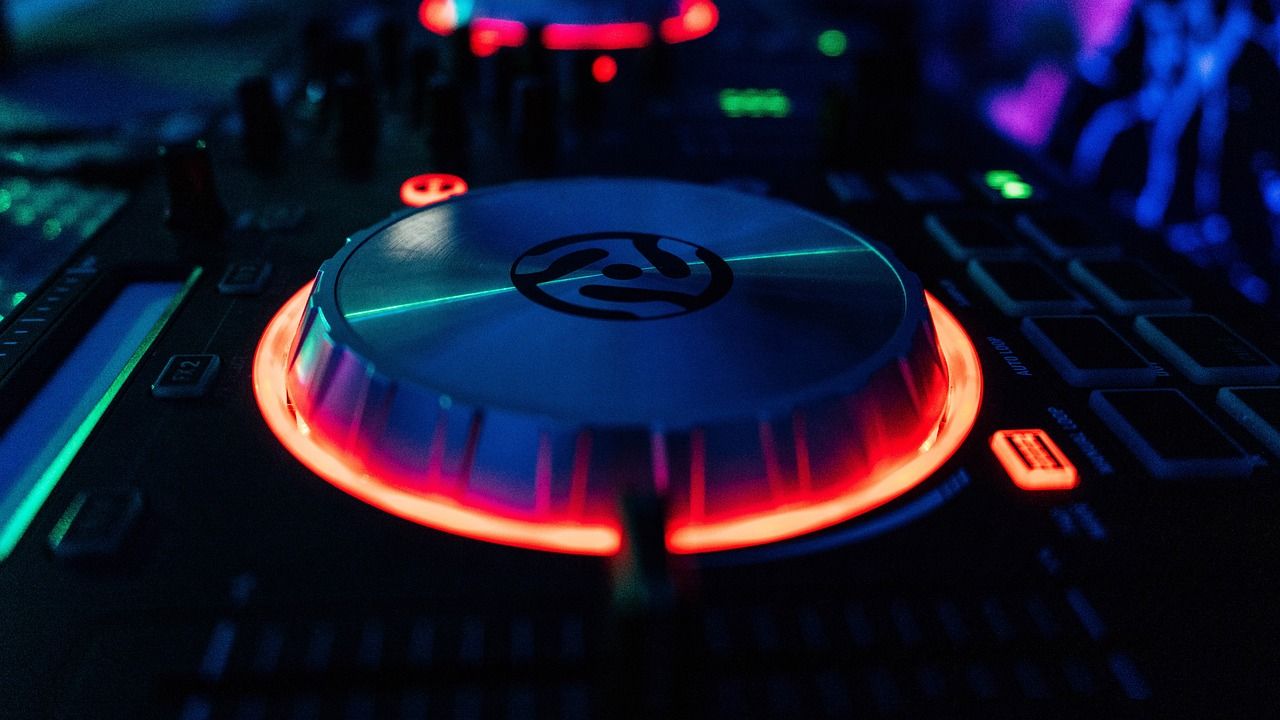 Jogwheel, DJ-Controller, Rotes Licht, Nahaufnahme, Dunkel, HD, Breitbild-Hintergrundbild