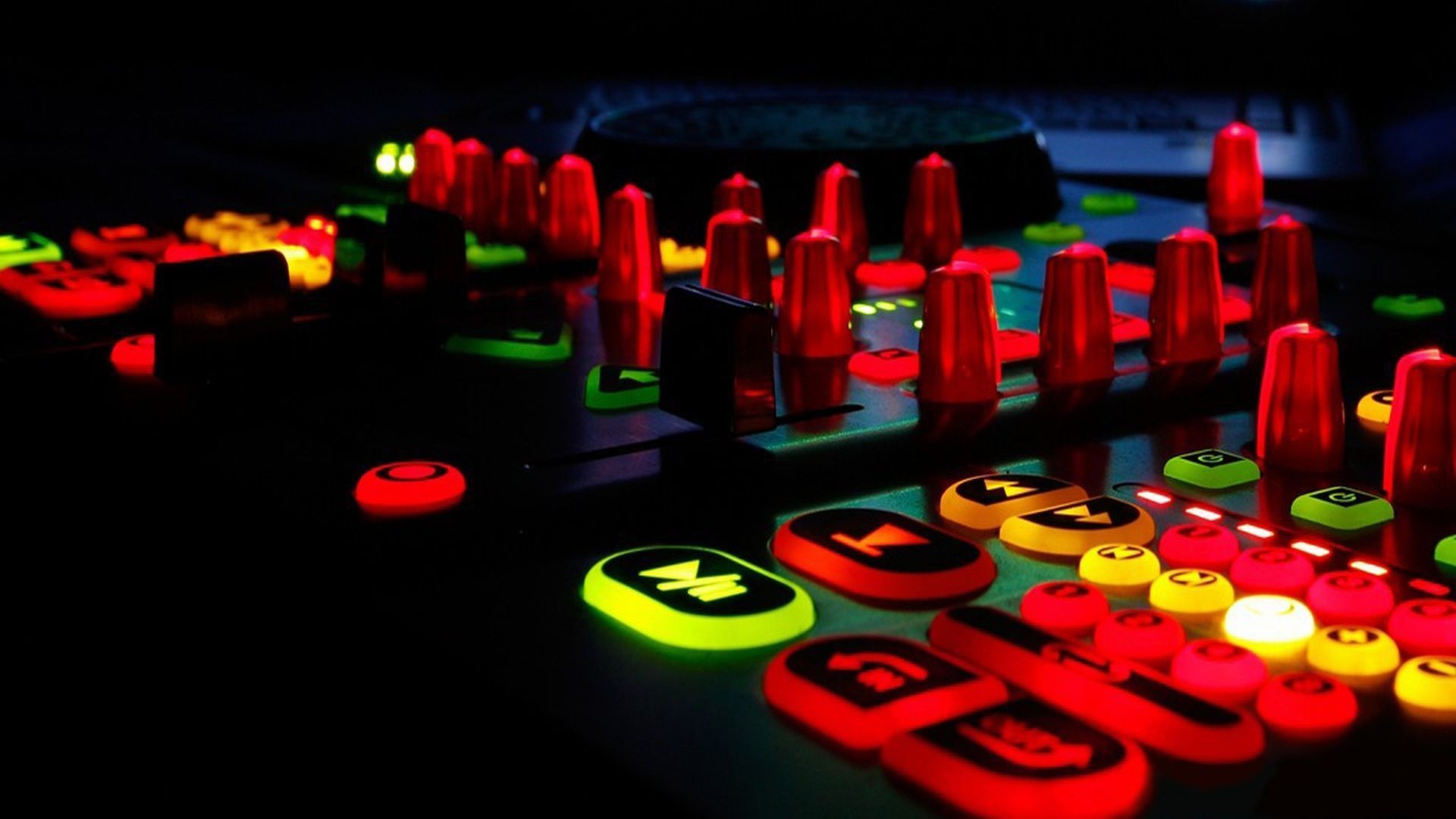 DJ-Controller, Leuchtende Tasten, Rot, Grün, Nahaufnahme, Full HD, Windows-Hintergrundbild