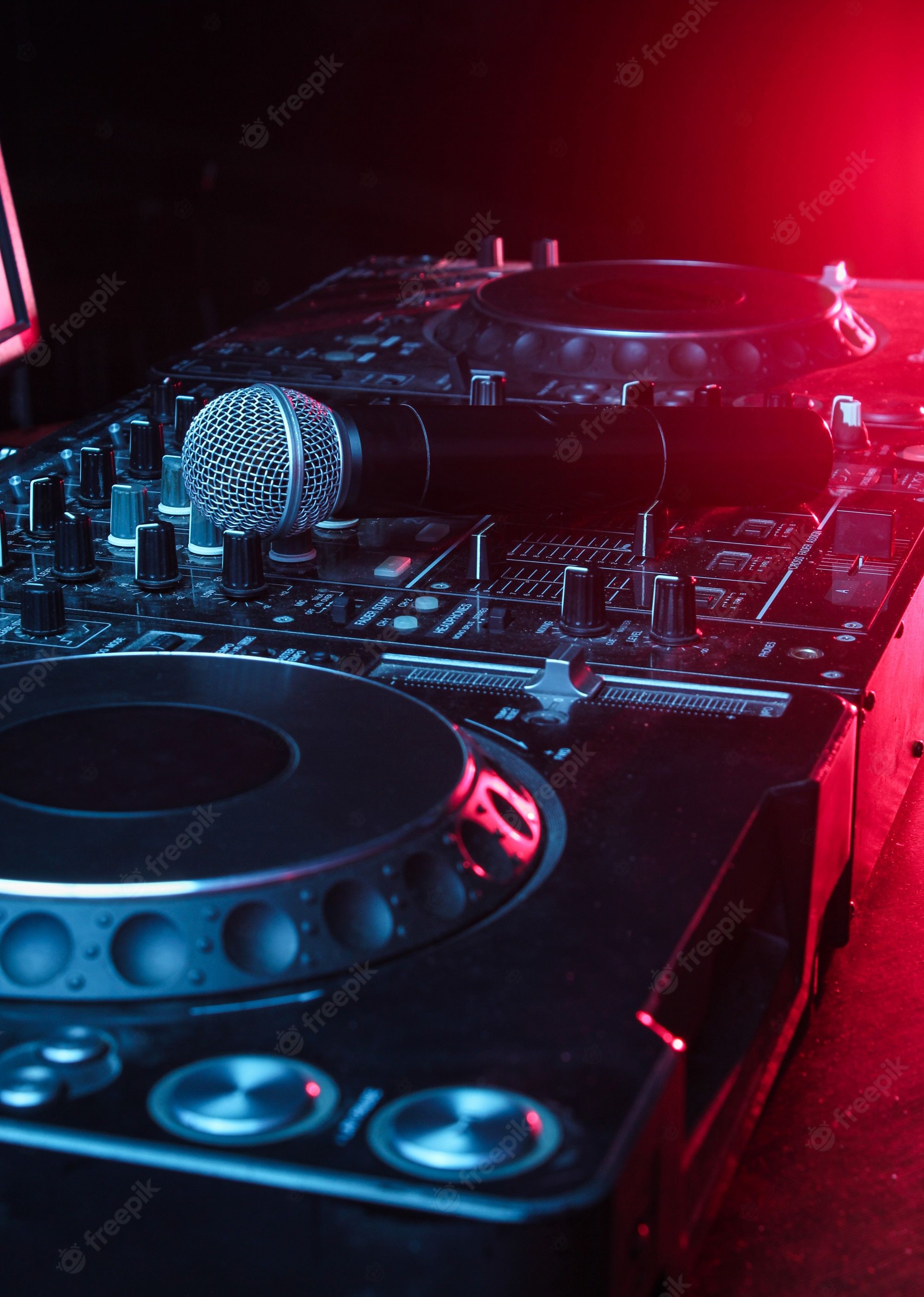 CDJ-Player, Mikrofon, Rotes Licht, Blaues Licht, Hochformat, QHD+, Tablet-Hintergrund