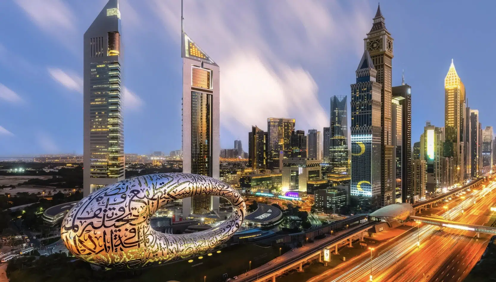 Museum of the Future, Emirates Towers, Dubai, Wolkenkratzer, Sheikh Zayed Road, Lichtspuren, Futuristische Architektur, HD Wallpaper