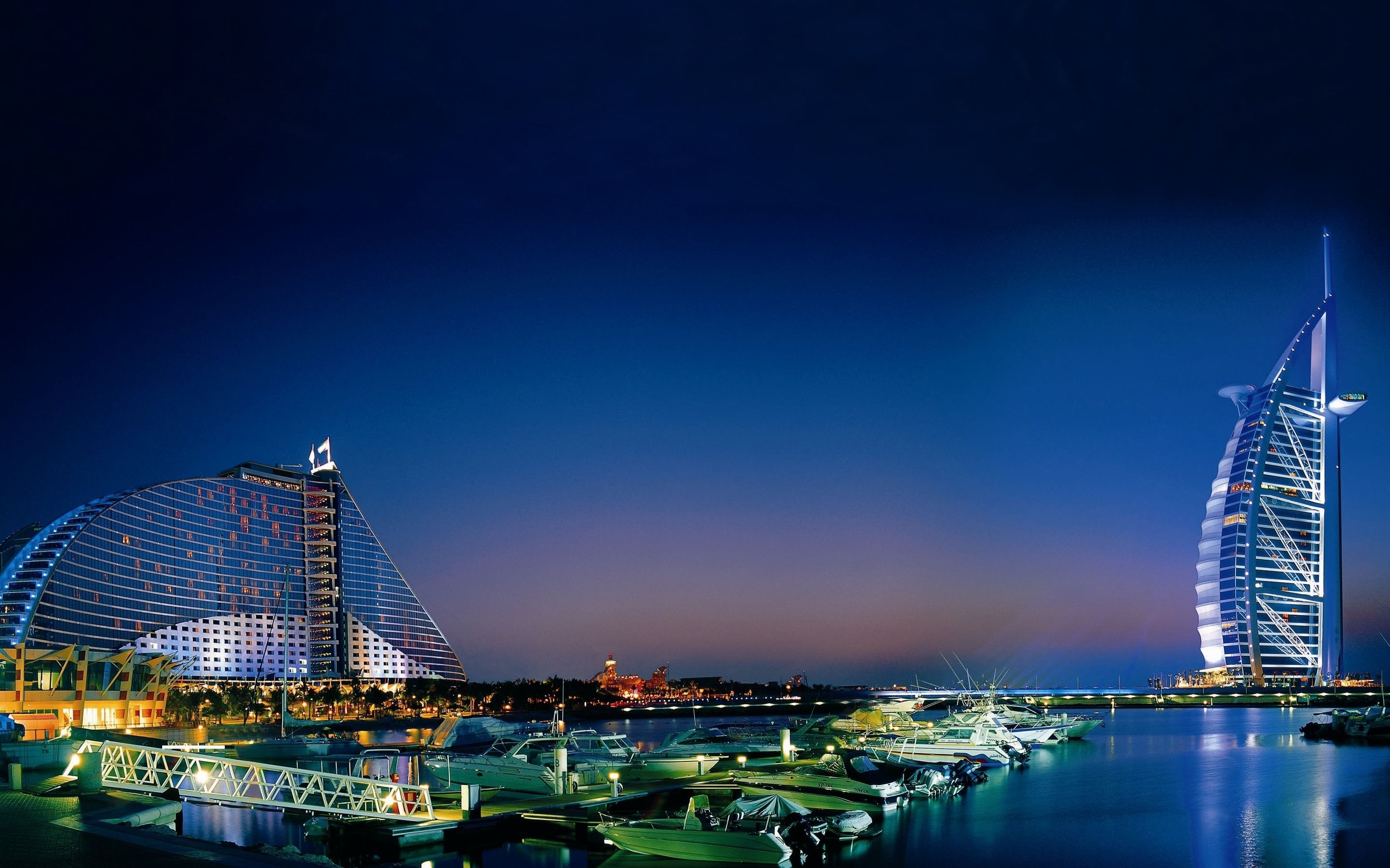 Burj al Arab, Jumeirah Beach Hotel, Dubai, Blaue Stunde, Küste, Nacht, 2K, Windows-Hintergrundbild