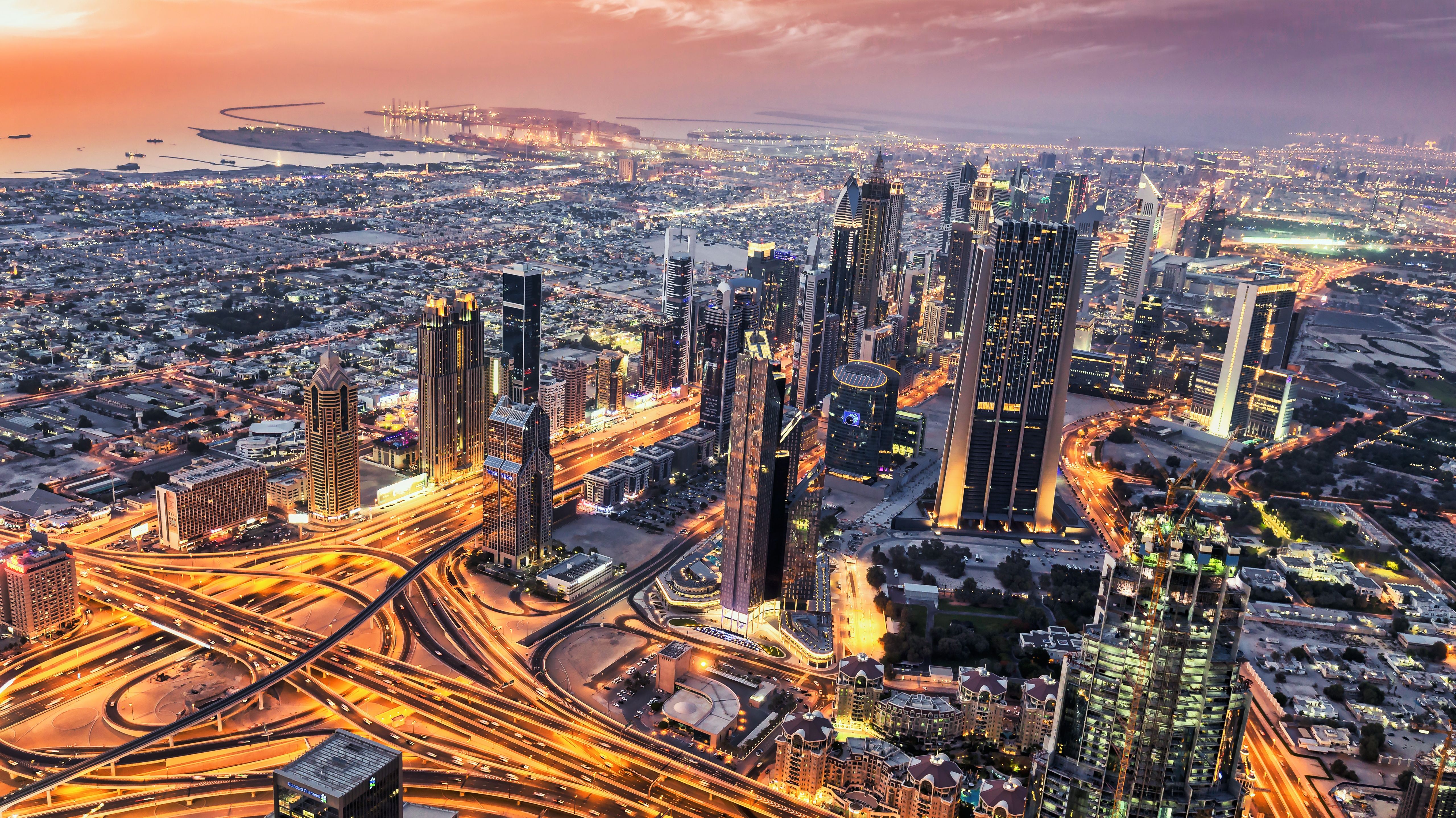 Downtown Dubai, Dubai, Luftaufnahme, Stadtlandschaft, Autobahnkreuz, Dämmerung, Stadtlichter, 5K-Hintergrund
