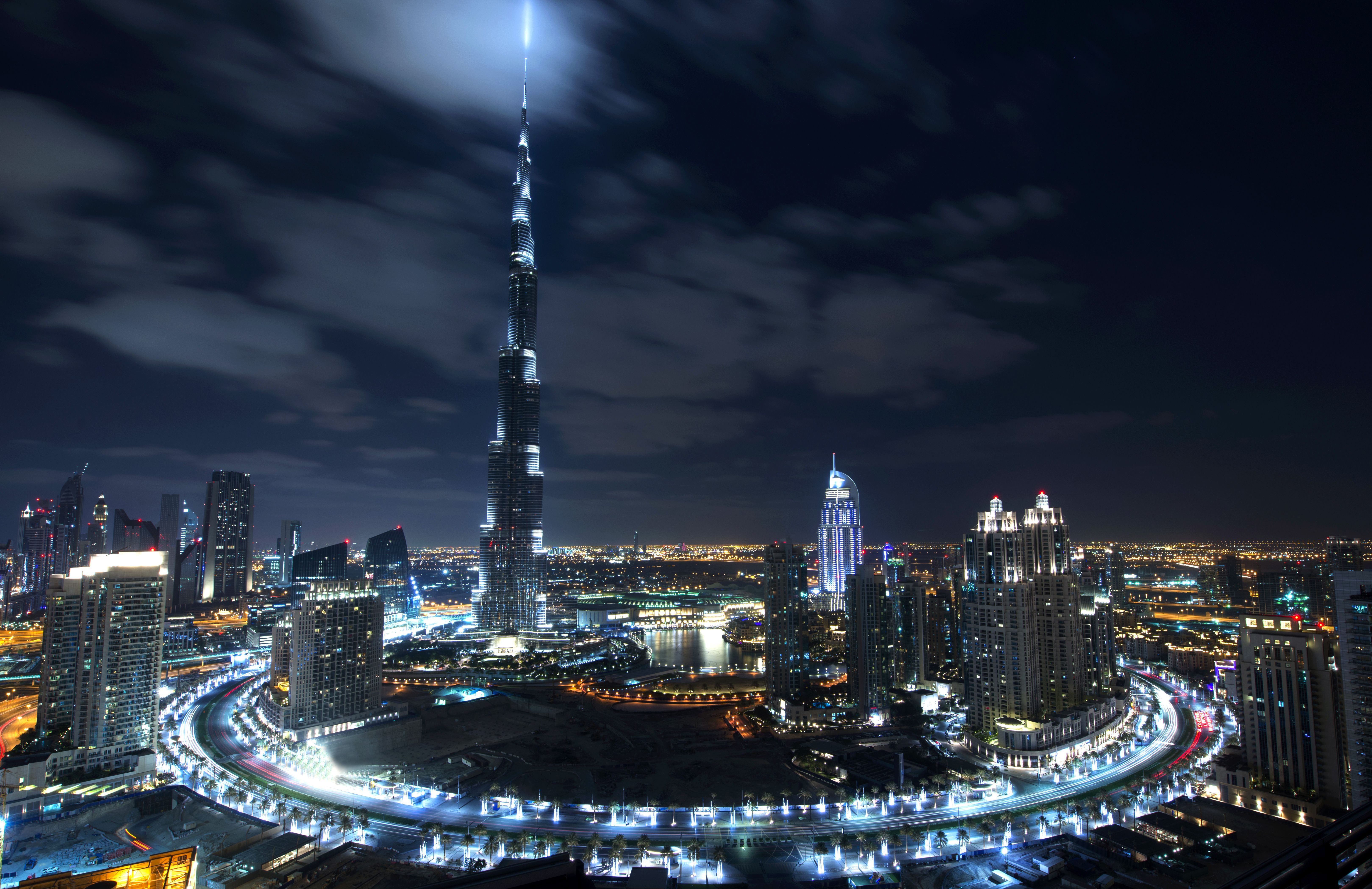 Burj Khalifa, Downtown Dubai, Dubai, Nacht, Wolken, Stadtlichter, Luftaufnahme, 6K Wallpaper