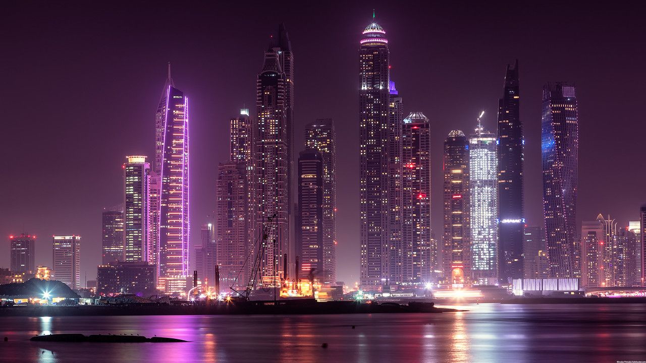 Dubai Marina, Dubai, Skyline, Nacht, Lila Lichter, Spiegelung, HD, Laptop-Hintergrundbild