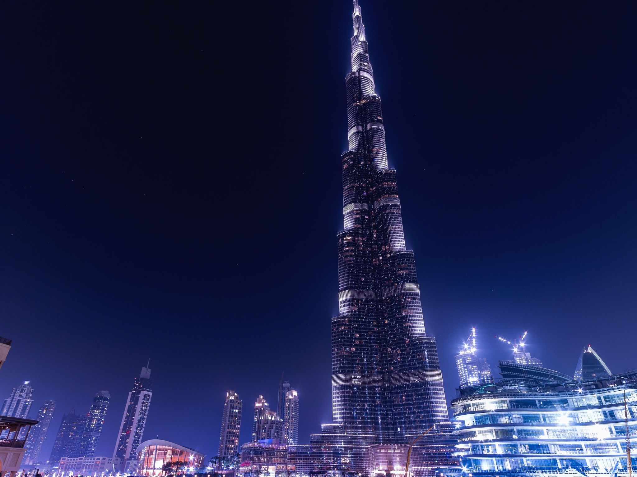 Burj Khalifa, Dubai, Nacht, Froschperspektive, Wolkenkratzer, Blaue Stunde, Full HD, iPad-Hintergrundbild