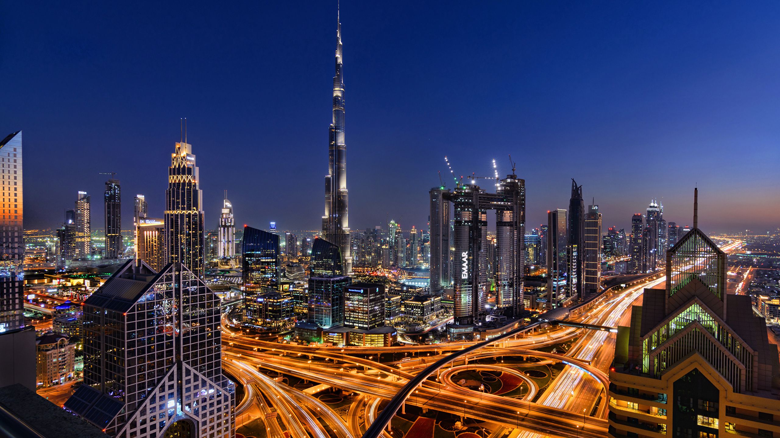 Burj Khalifa, Sheikh Zayed Road, Dubai, Skyline, Lichtspuren, Abenddämmerung, 2K-Hintergrund