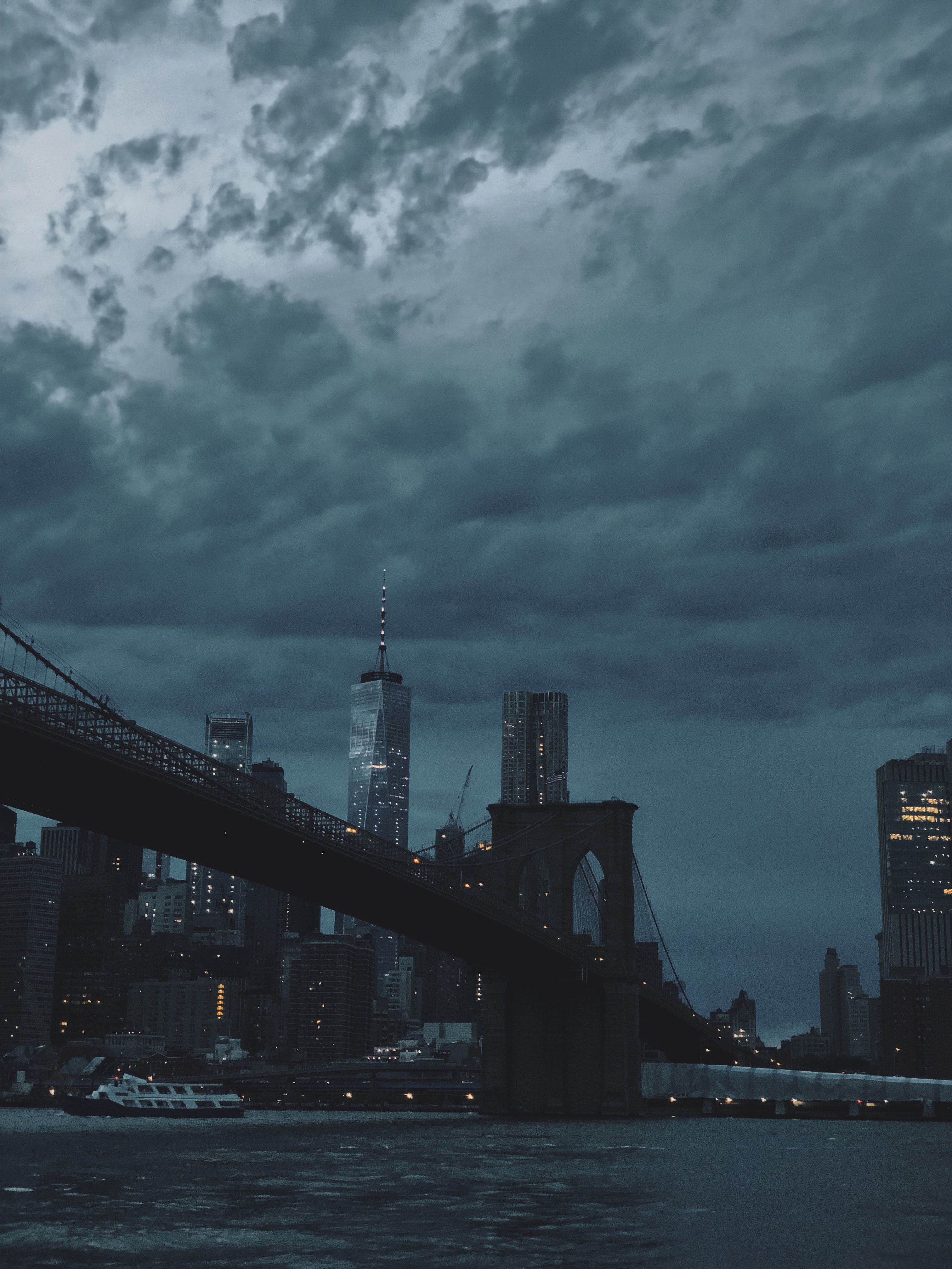 Brooklyn Bridge, Manhattan, New York, Dämmerung, Wolken, Hintergrundbild fürs iPad