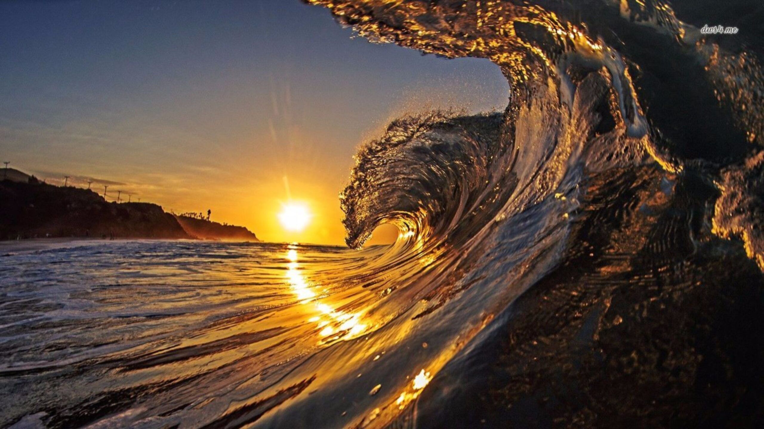 Welle, Ozean, Sonnenuntergang, Wellentunnel, Goldenes Licht, 2K-Hintergrundbild für PC