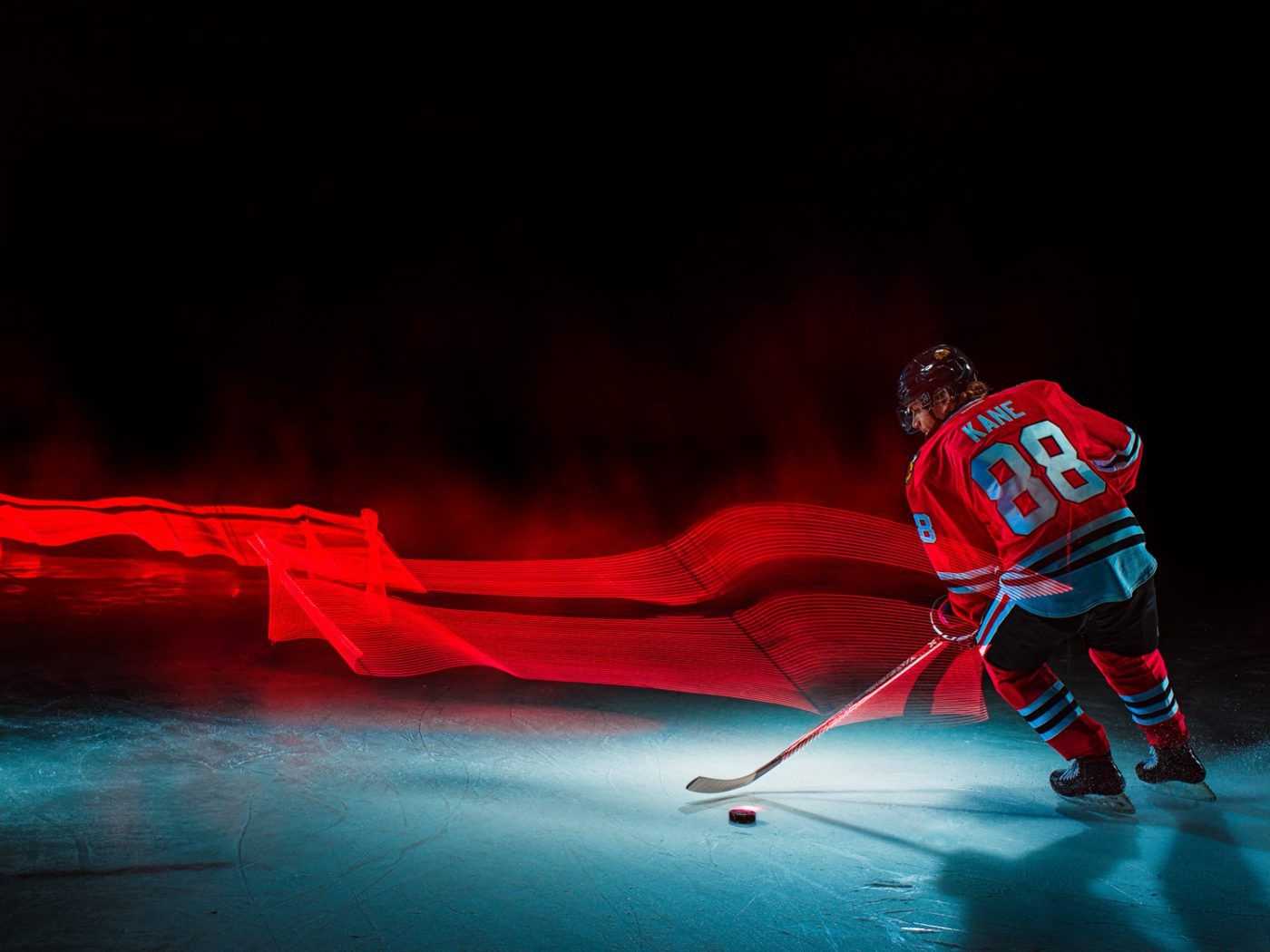 Eishockeyspieler, Rotes Licht, Dunkle Arena, Puck, Dramatisch, HD, iPad-Hintergrundbild