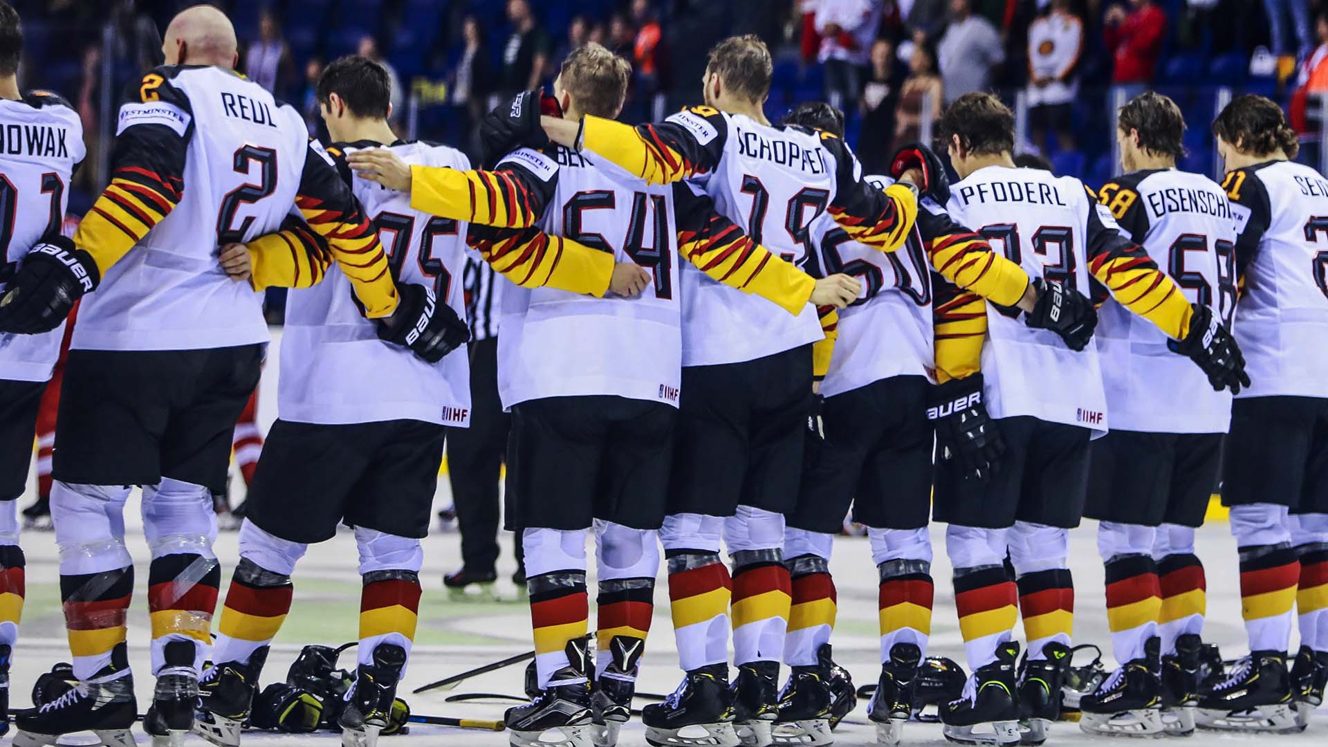 Deutsche Eishockeynationalmannschaft, Nationalhymne, Mannschaft, Rückansicht, Weiße Trikots, Full-HD-Hintergrundbild