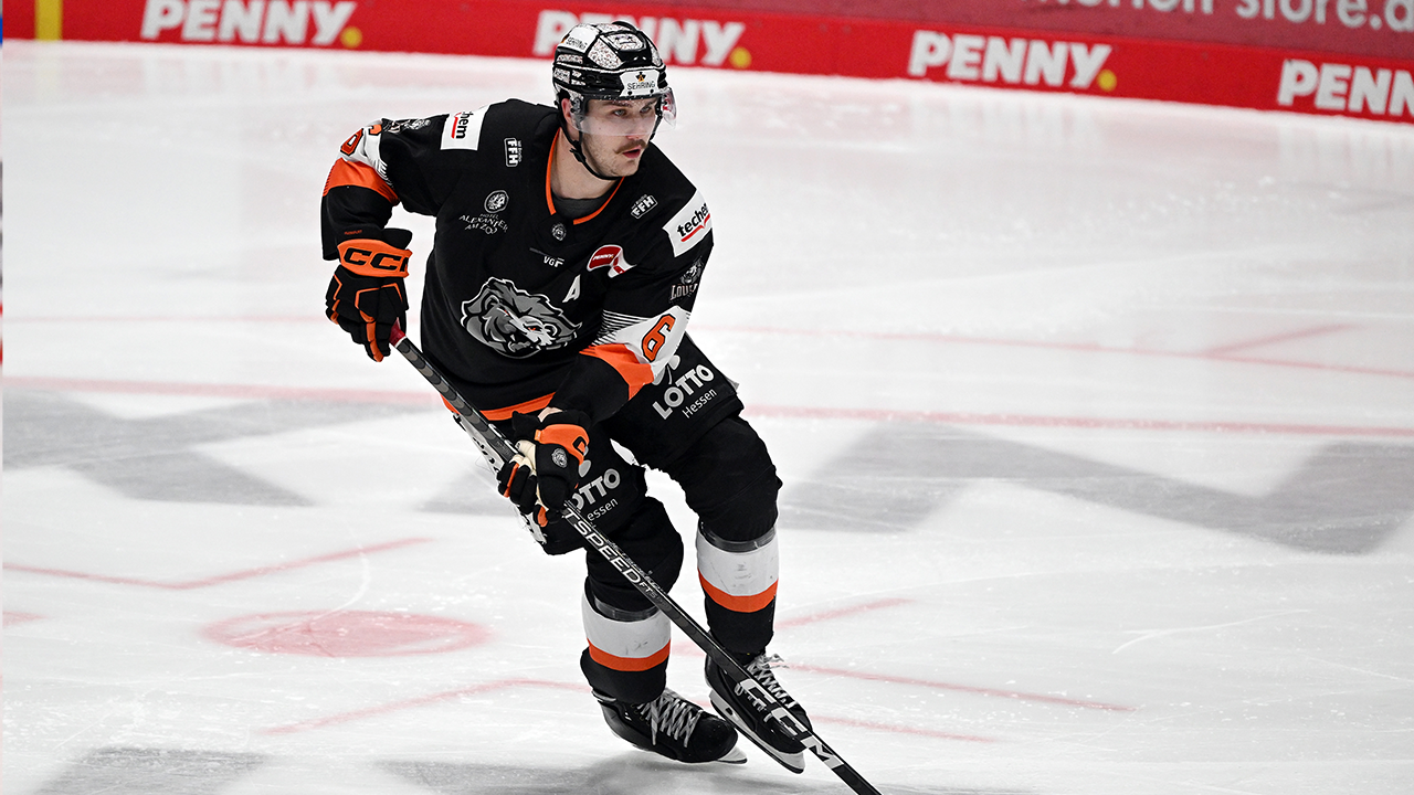 Eishockeyspieler, Schwarz-Orange, DEL, Spielszene, Eisfläche, HD-Hintergrundbild für PC