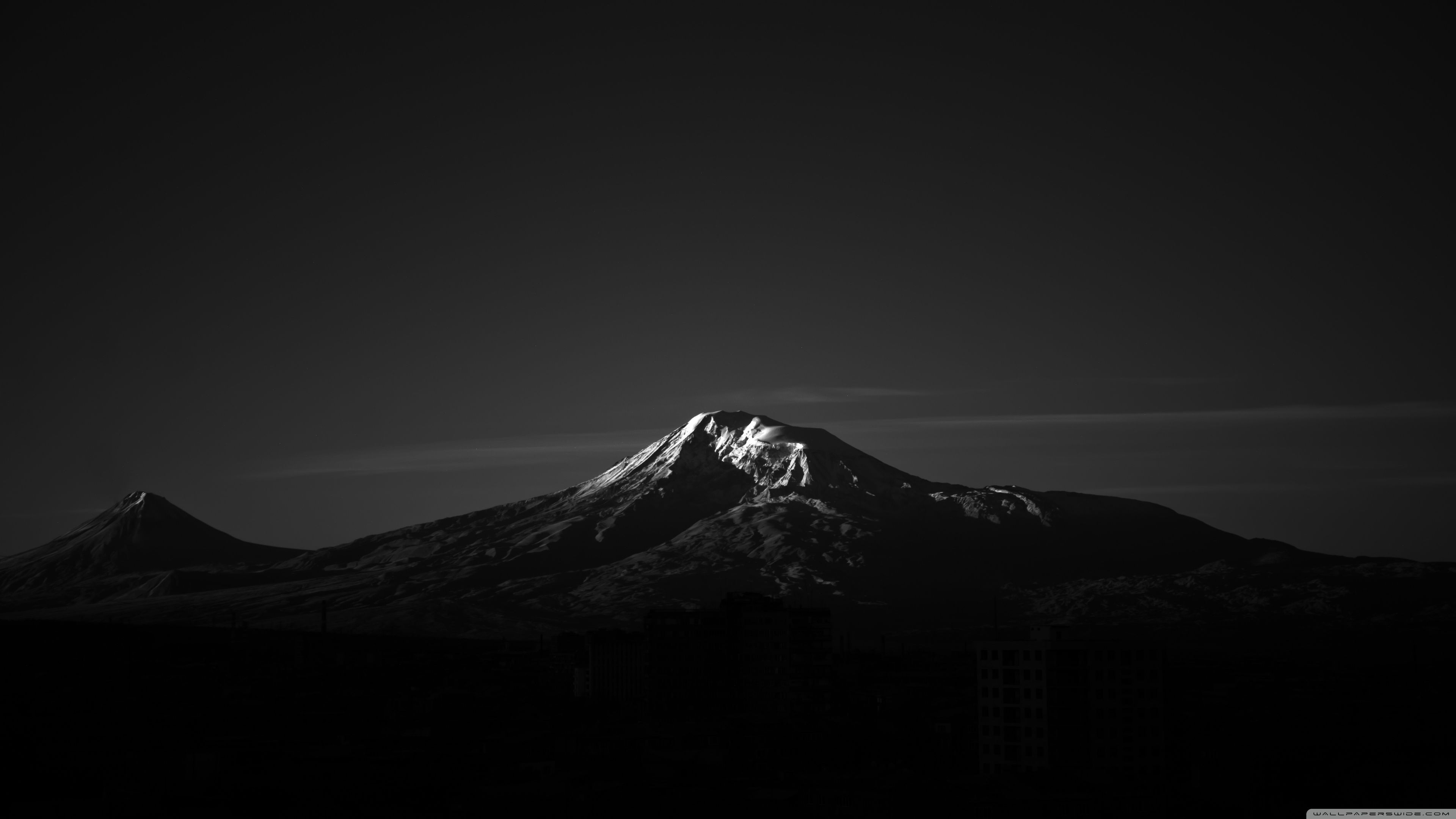 Berg, Schwarz-Weiß, Minimalismus, Dunkel, 4K 2160p, Desktop-Hintergrundbild