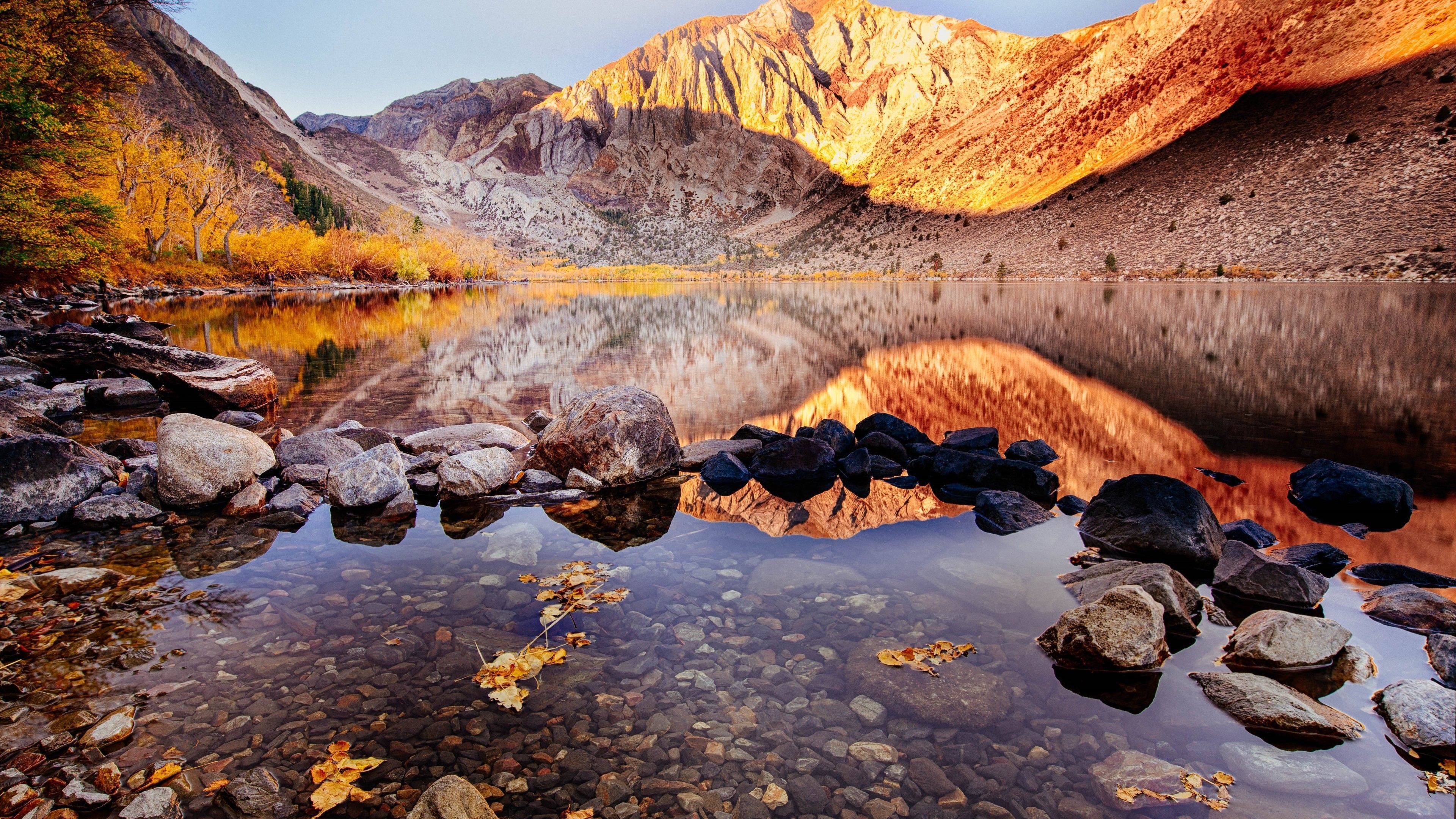 Convict Lake, Kalifornien, Bergsee, Spiegelung, Herbst, Steine, 4K, Desktop-Hintergrund