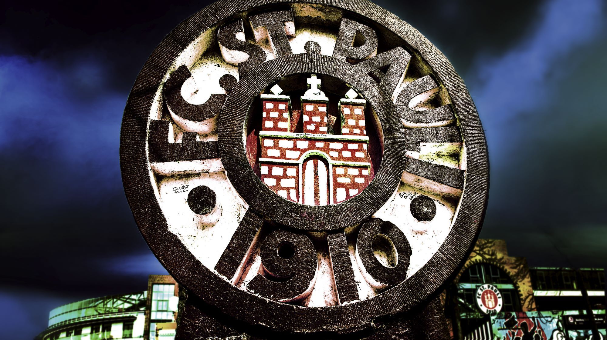 FC St. Pauli, Wappen-Skulptur, Millerntor-Stadion, Nacht, Hamburg, Full HD, Breitbild-Hintergrundbild