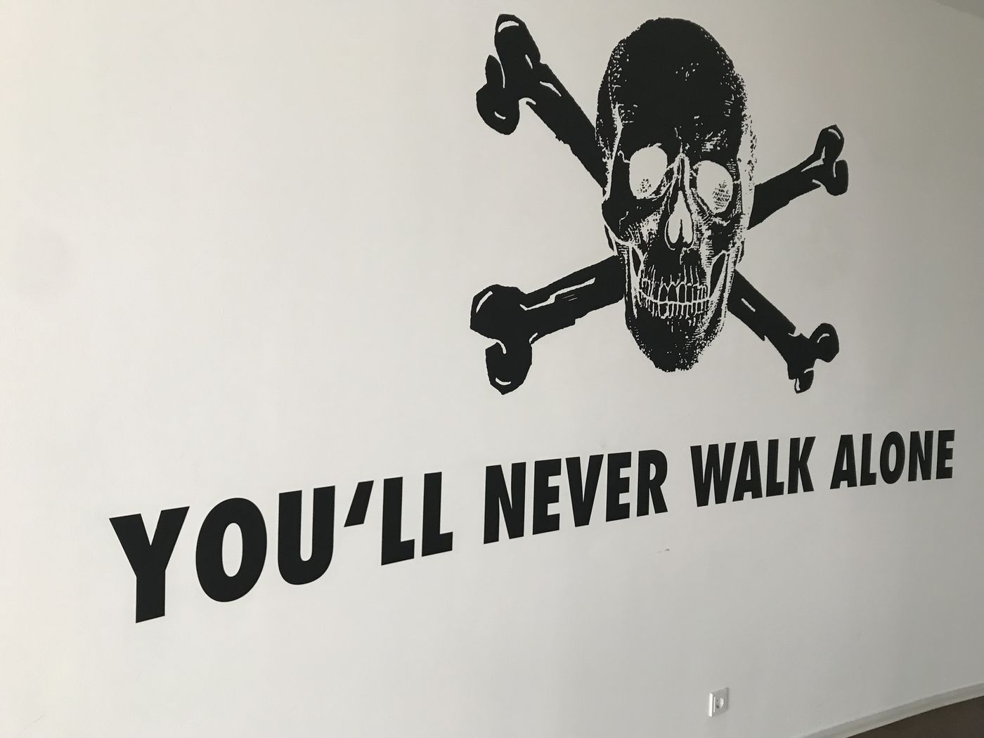 You'll Never Walk Alone, Totenkopf, Wandschrift, FC St. Pauli, Weiß, HD, Tablet-Hintergrund