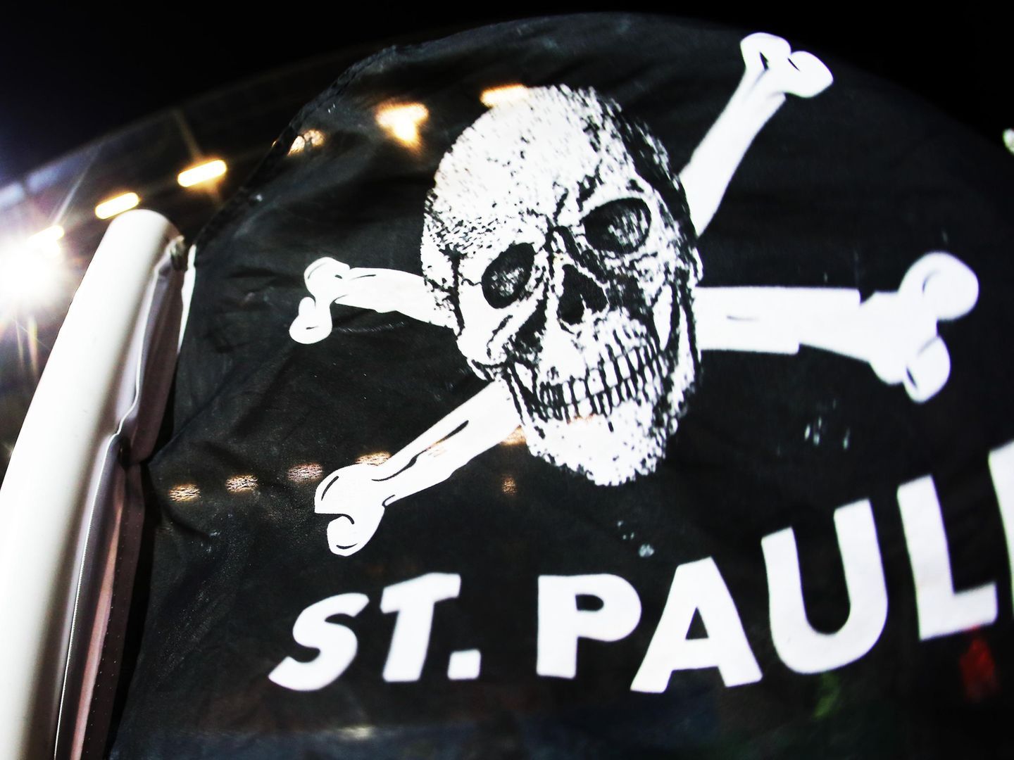 FC St. Pauli, Totenkopf-Fahne, Jolly Roger, Schwarz-Weiß, Hintergrundbild fürs iPad