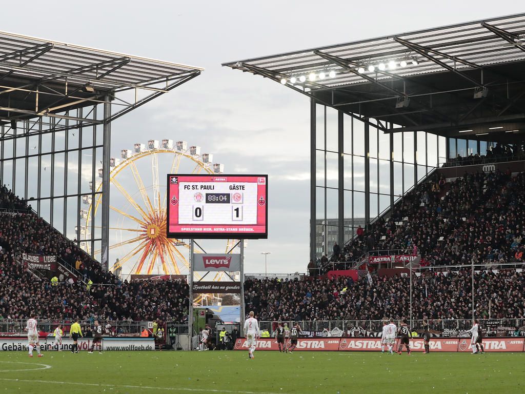 Millerntor-Stadion, FC St. Pauli, Riesenrad, Anzeigetafel, Tribünen, Hintergrundbild fürs iPad