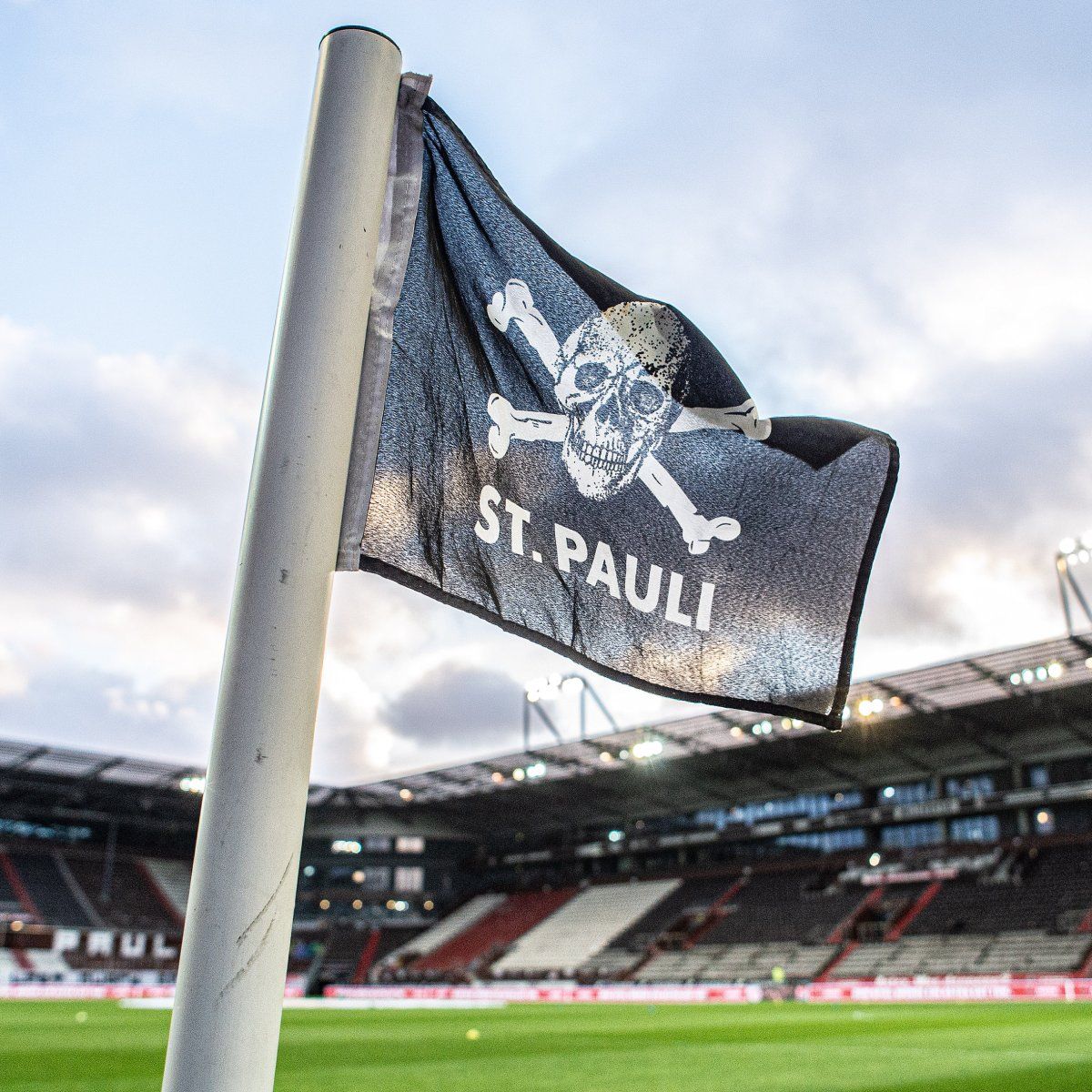 FC St. Pauli, Eckfahne, Totenkopf, Stadion, Flutlicht, Hintergrundbild für iPad und Tablet