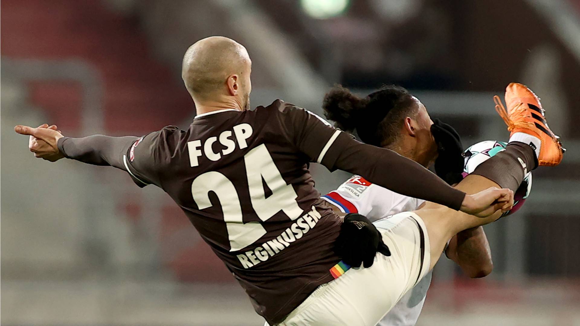 FC St. Pauli, Zweikampf, Rückennummer 24, Fußballspiel, Trikot, Full HD, Laptop-Hintergrundbild