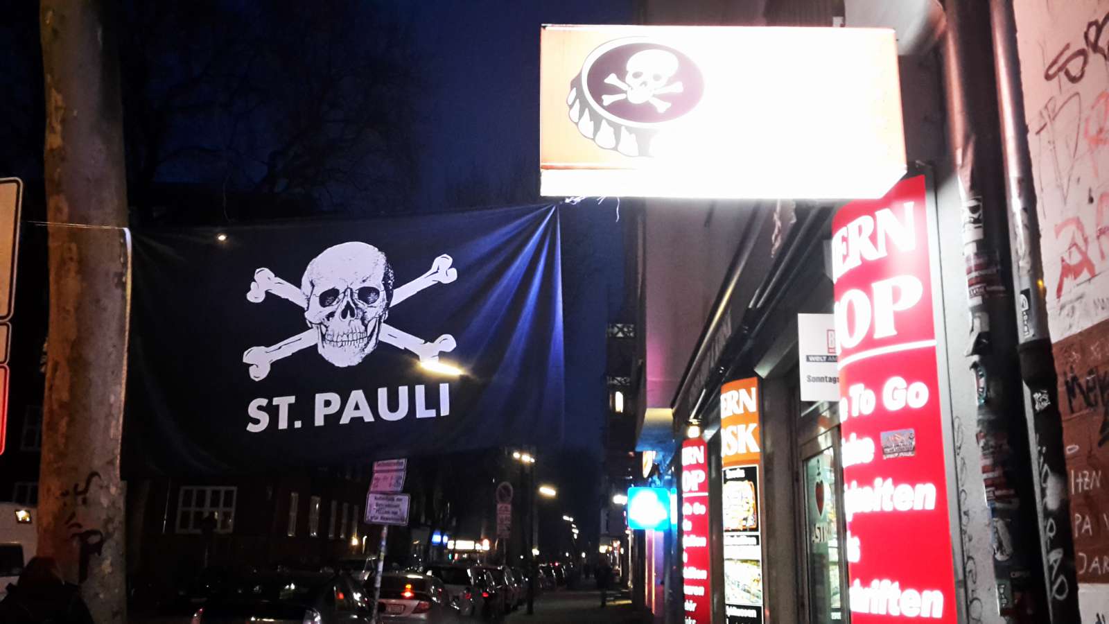 FC St. Pauli, Totenkopf-Fahne, Reeperbahn, Kiez, Nacht, HD, Hintergrund für den Desktop
